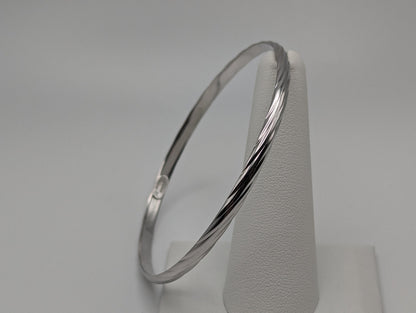 18K White Gold 3.8mm Etched Line Design Hinged Bangle Bracelet 8.5" 14k Solid Gold Floral Bracelet 6.1g