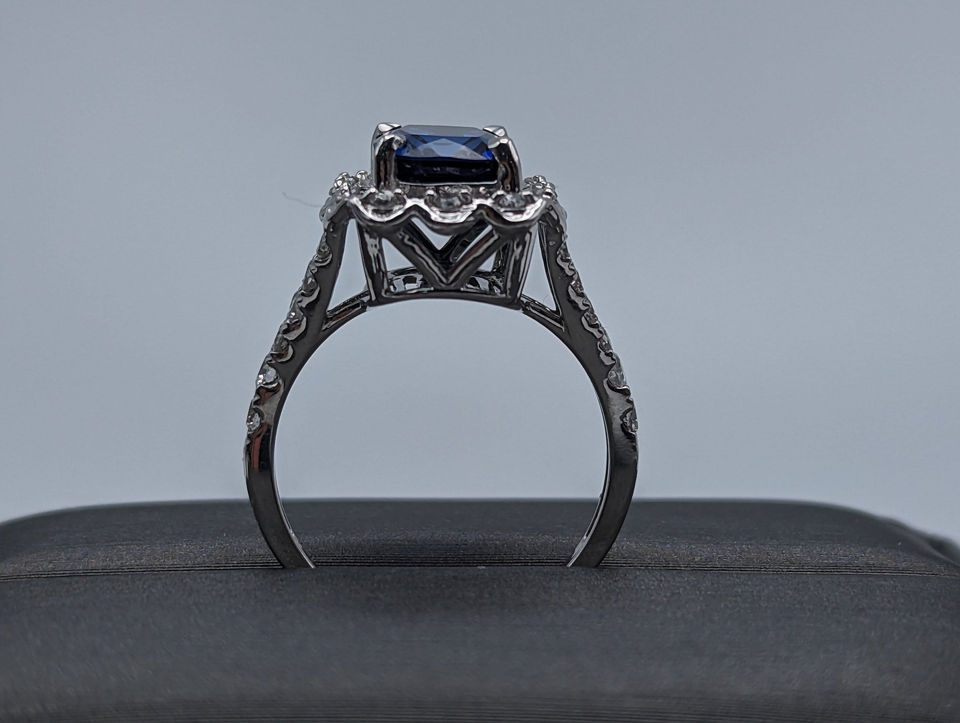 14k White Gold Sapphire 2.85 ct and Diamond 0.5 ct Ring with Appraisal 14k Sapphire and Diamond Engagement Ring.