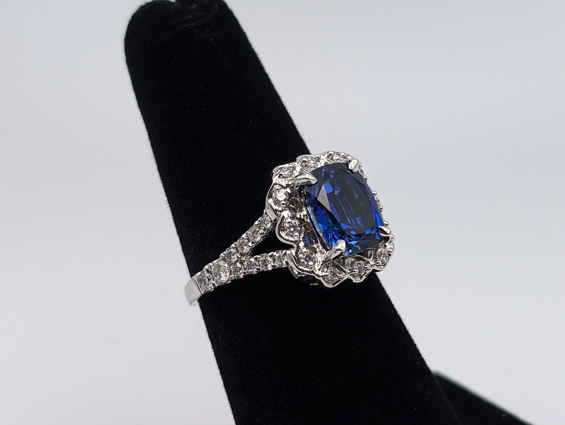 14k White Gold Sapphire 2.85 ct and Diamond 0.5 ct Ring with Appraisal 14k Sapphire and Diamond Engagement Ring.