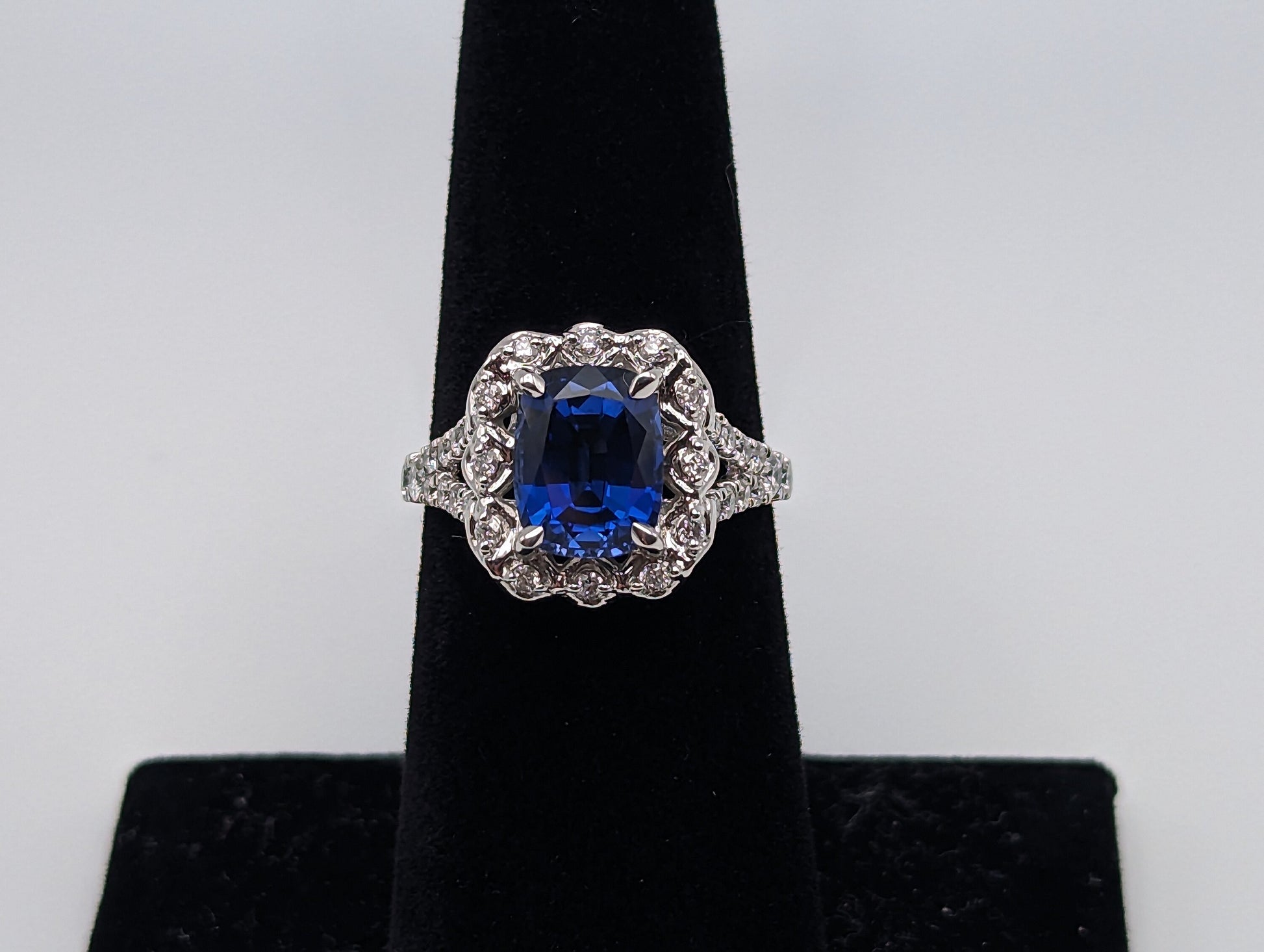 14k White Gold Sapphire 2.85 ct and Diamond 0.5 ct Ring with Appraisal 14k Sapphire and Diamond Engagement Ring.