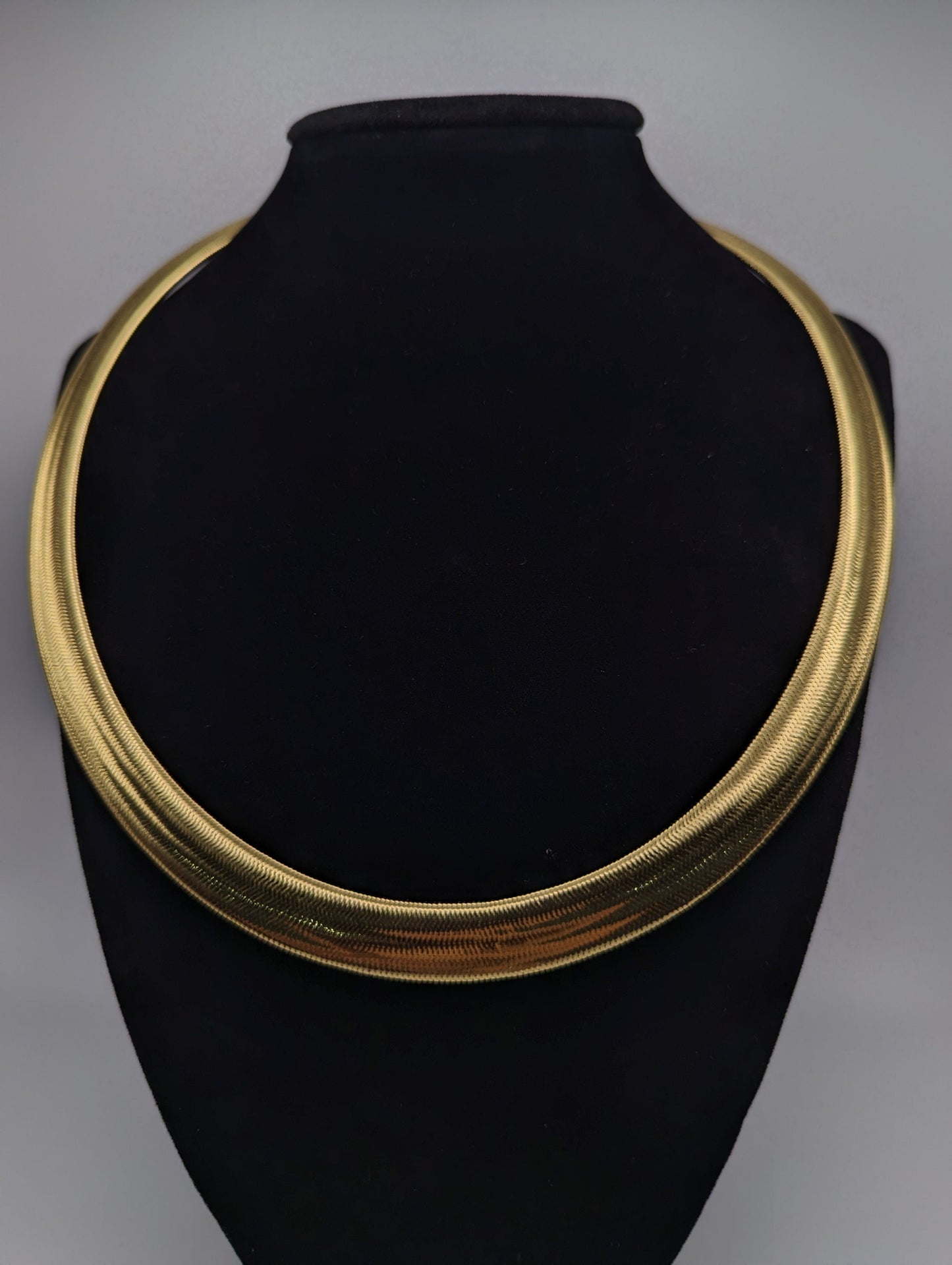 Italy 14k Gold 11mm Wide Graduated Mesh Omega Necklace Collar Arezzo 14K Gold Silicone Core Yellow Gold Omega Chain