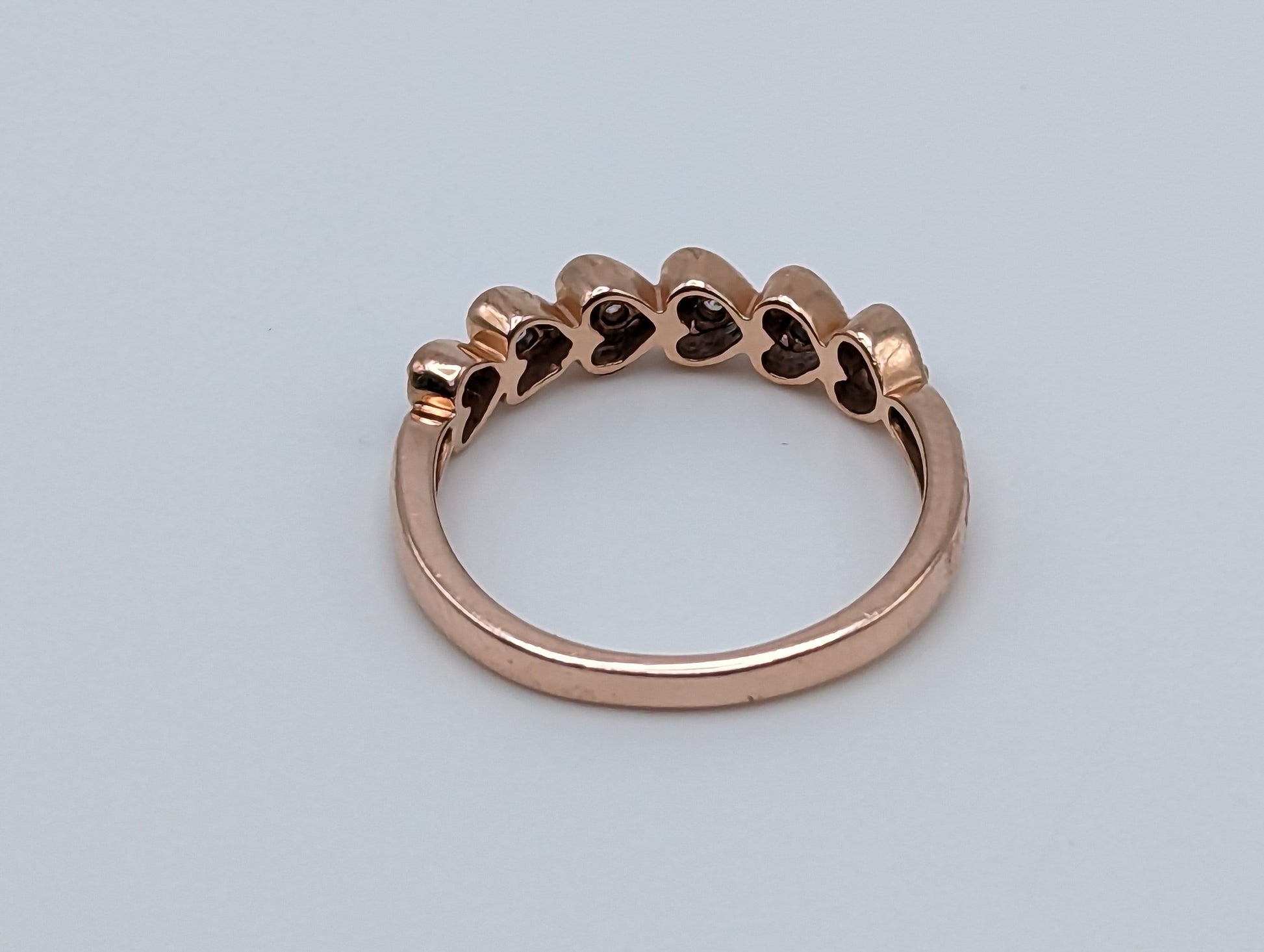 10K Rose Gold Diamond Heart Band Ring 2.5g Sz 6 3/4 Rose Gold Diamond Heart Band. Sweetheart Ring.