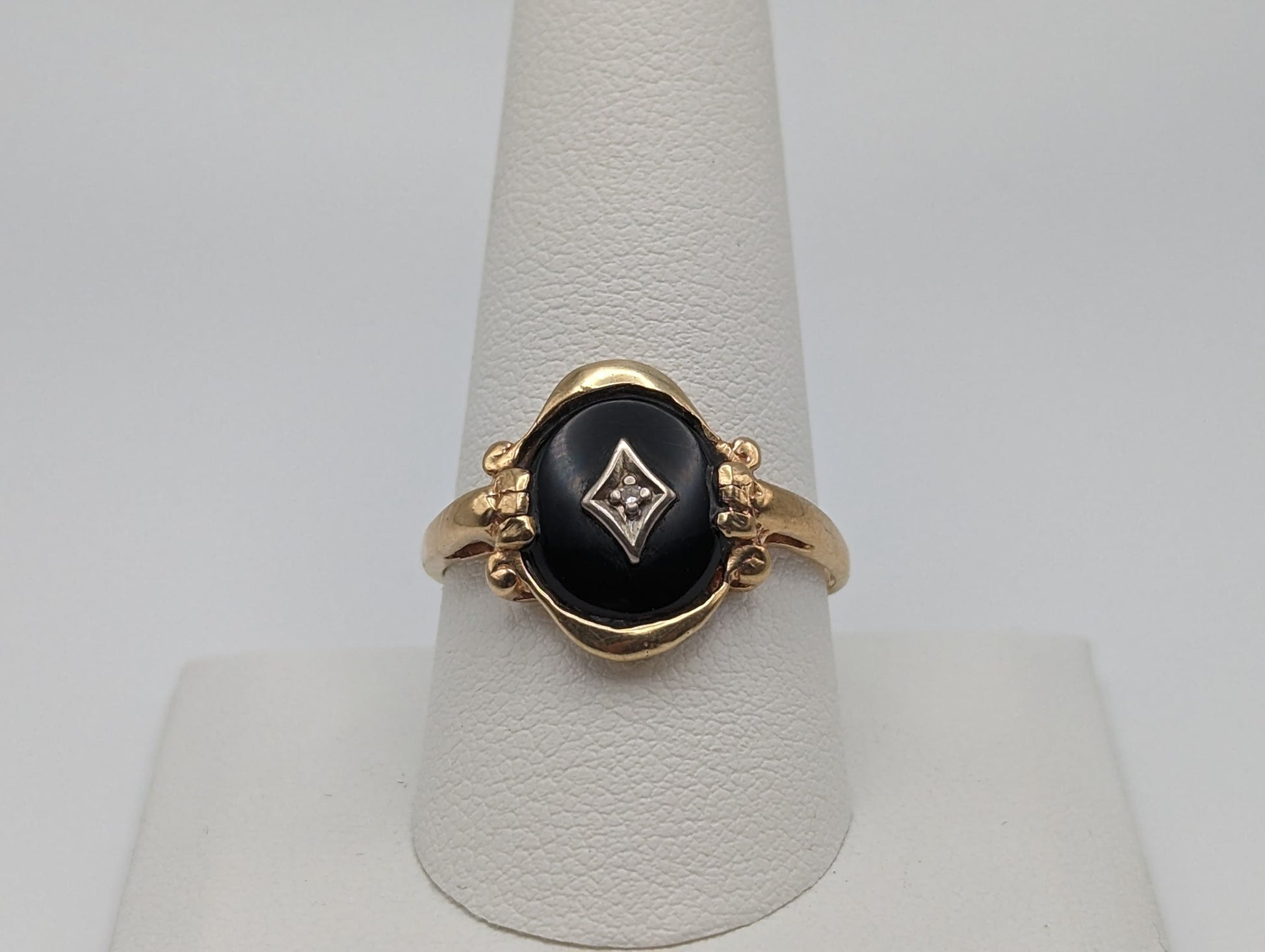 Vintage Yellow Gold 10k Round Black Onyx and Diamond Ring Midnight Black Onyx Diamond Ring. 10k Vintage Diamond Onyx Art Deco Ring