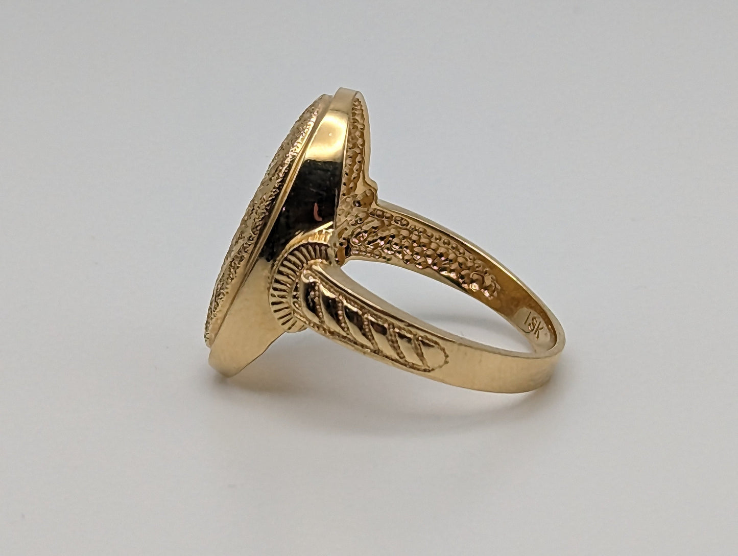 18k Yellow Gold Diamond Cut Oval Ring. 18k Yellow Gold Textured Ring. 18k Yellow Gold Cocktail Ring