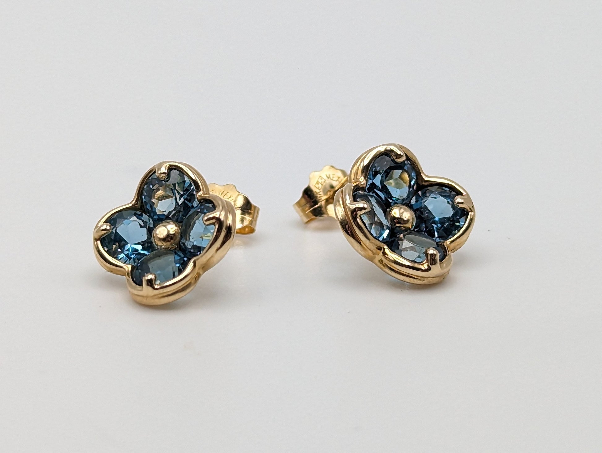 14k Gold Blue Topaz Daisy Flower Clover Earrings. 14k Yellow Gold Flower Earrings.