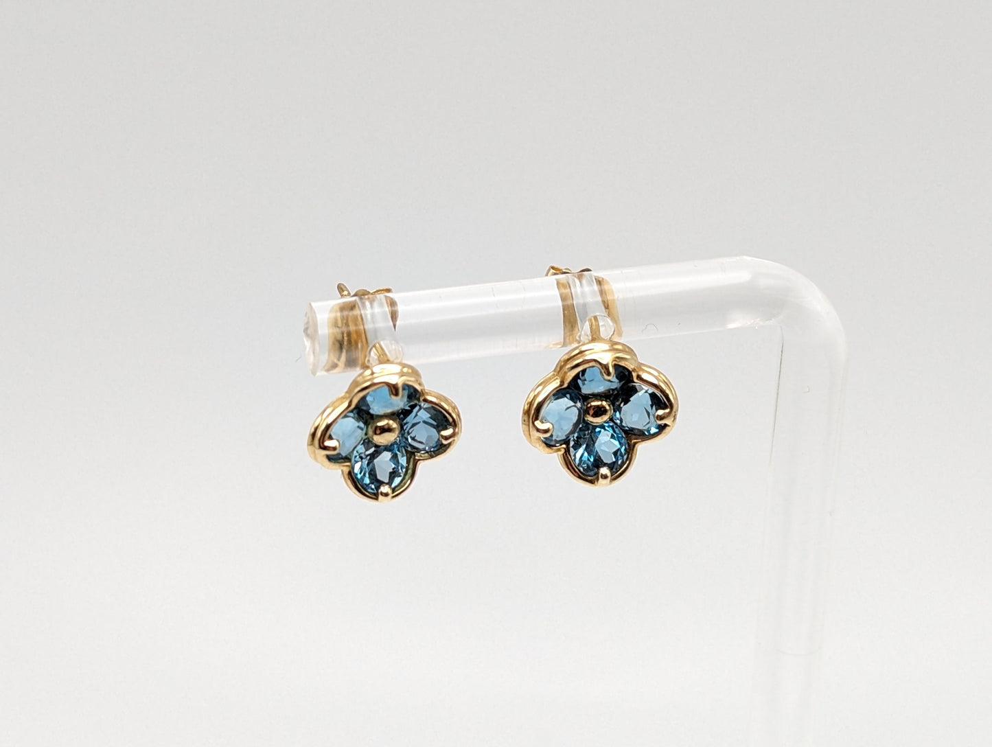 14k Gold Blue Topaz Daisy Flower Clover Earrings. 14k Yellow Gold Flower Earrings.