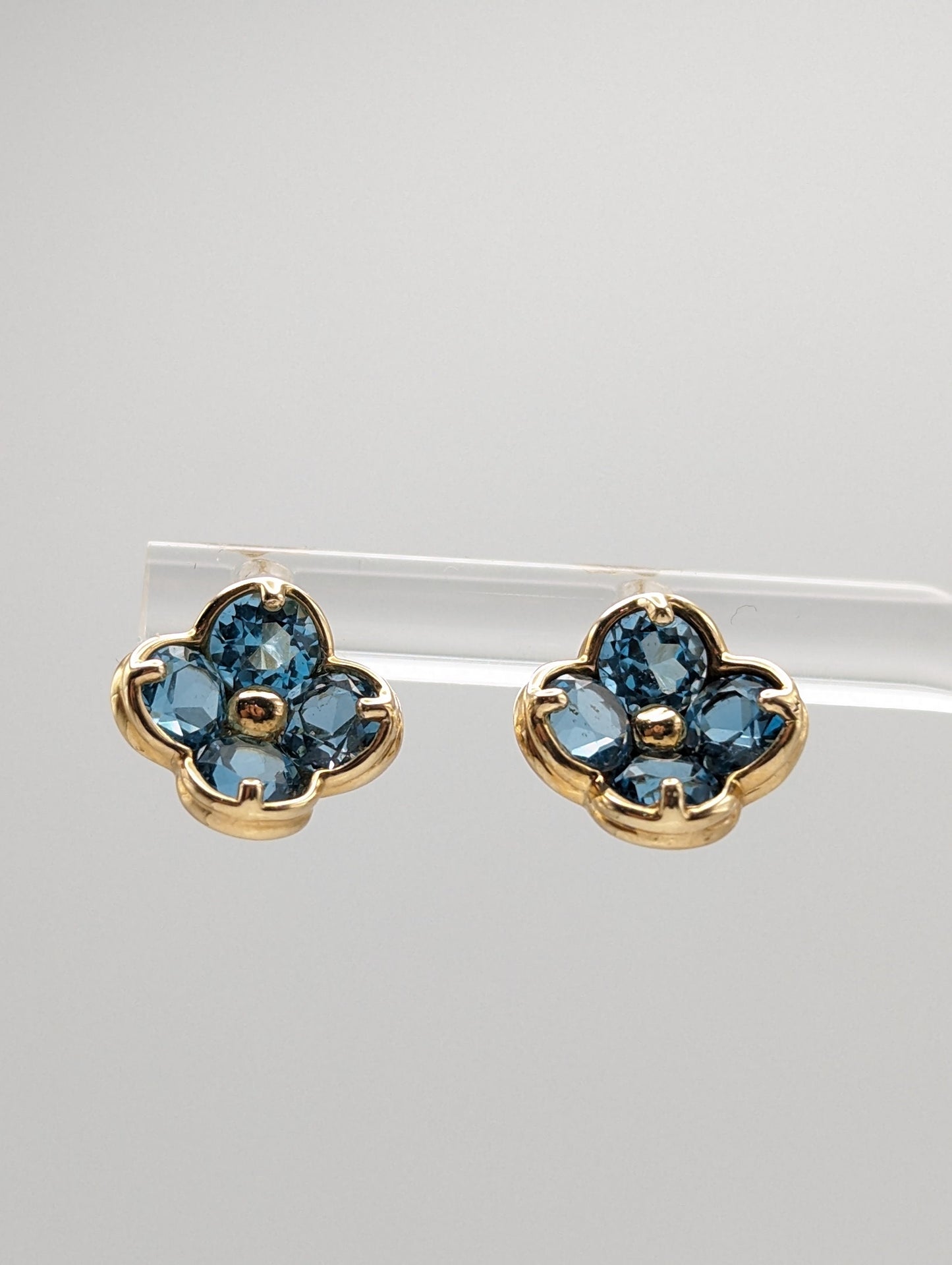 14k Gold Blue Topaz Daisy Flower Clover Earrings. 14k Yellow Gold Flower Earrings.