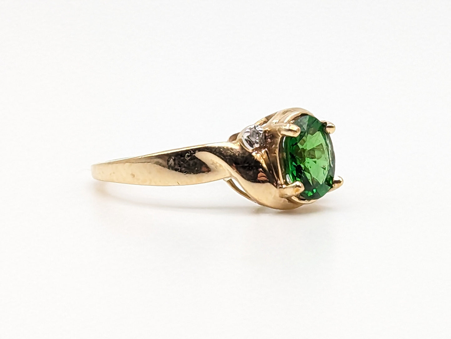 Vintage Green Spinal 10k Diamond Ring. 10k Spinal Ring. Vintage Green Spinal 10k Band.