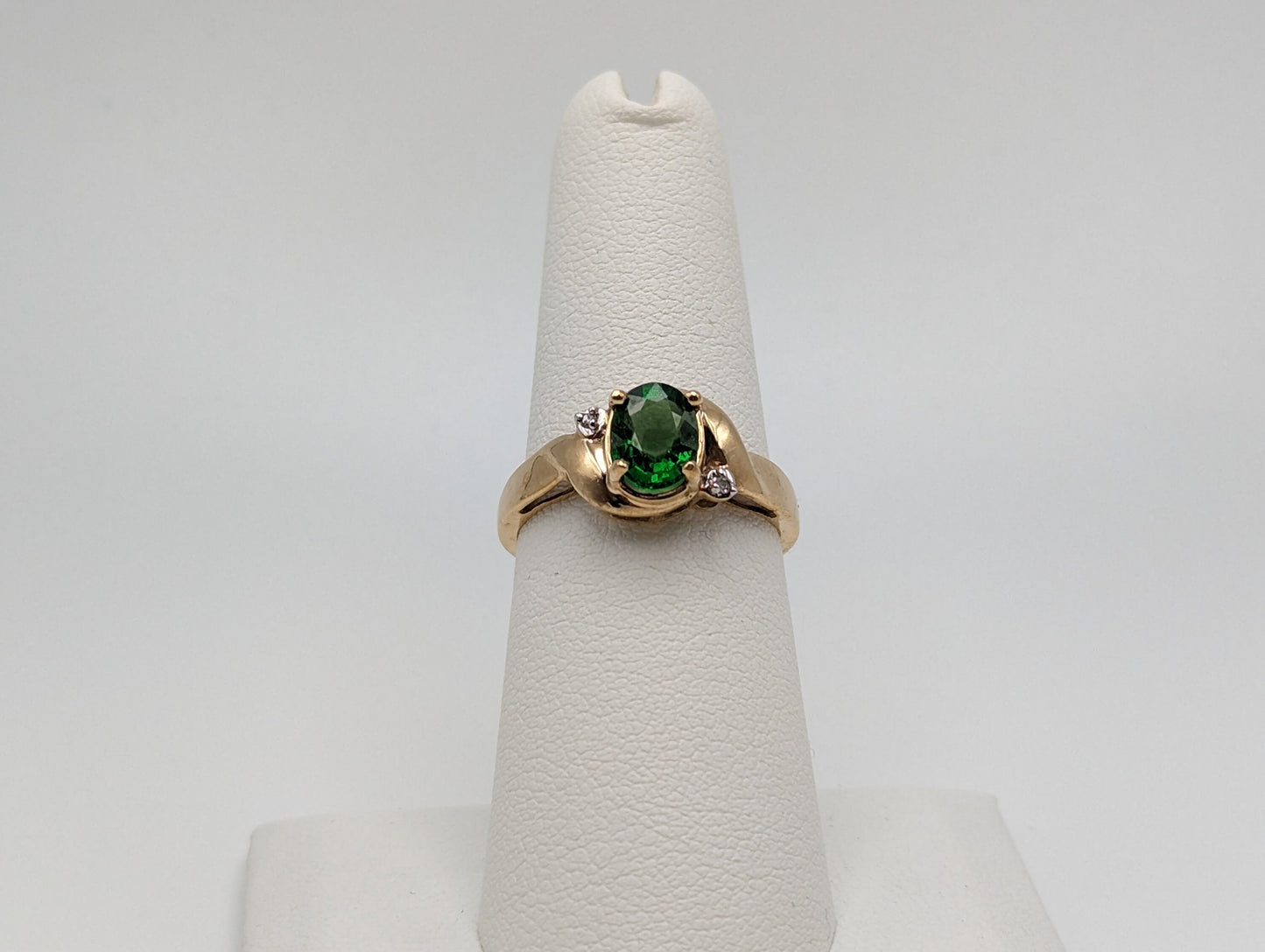 Vintage Green Spinal 10k Diamond Ring. 10k Spinal Ring. Vintage Green Spinal 10k Band.