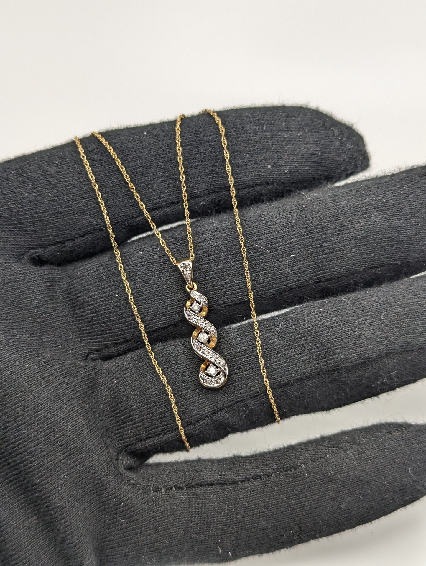 10k Yellow Gold .13ctw Diamond 3 Stone Journey Necklace Pendant. Yellow Gold Journey Pendant Necklace.