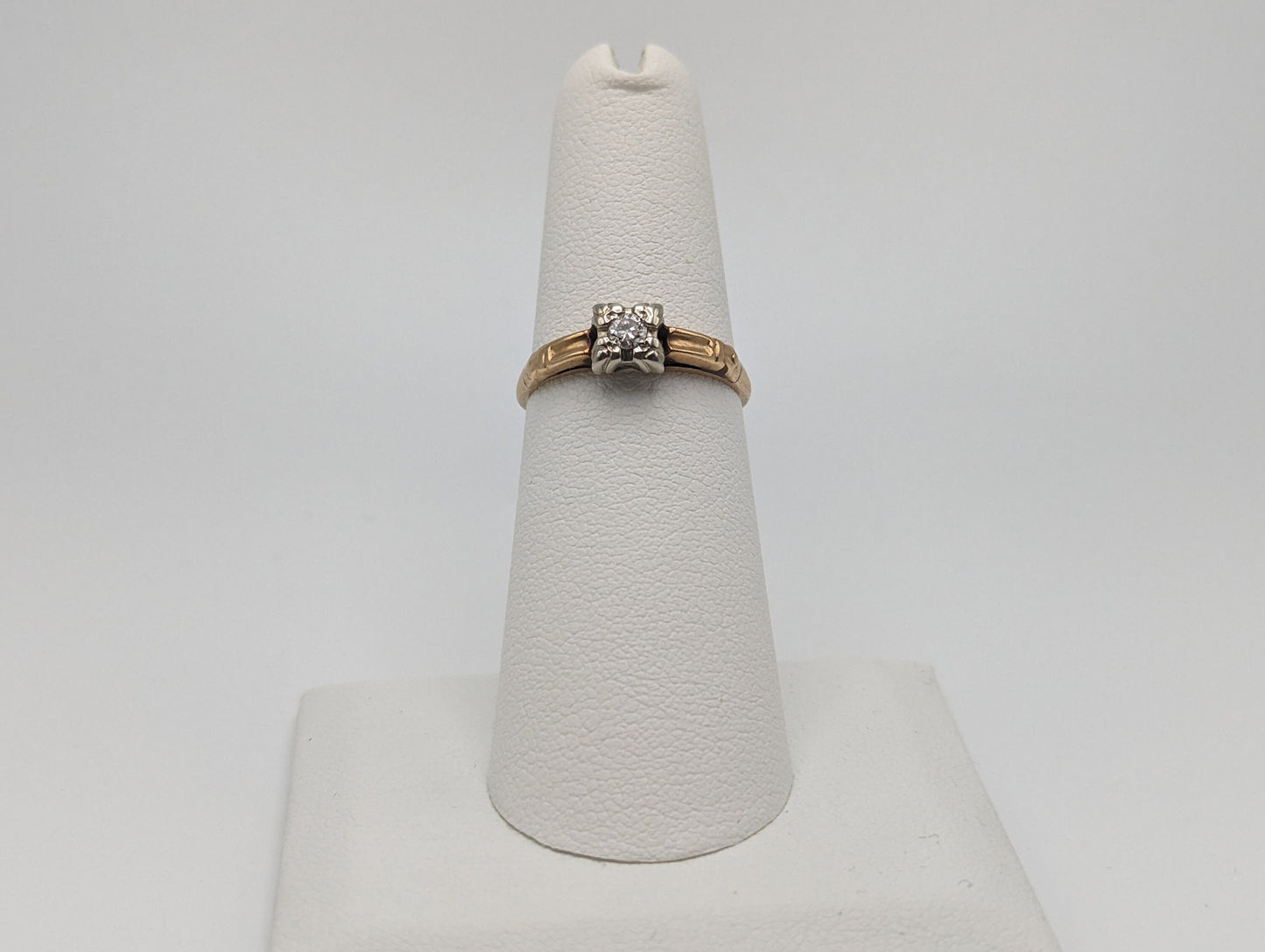 Vintage 1940s 14k Diamond Solitaire Engagement Ring. Diamond Wedding Ring