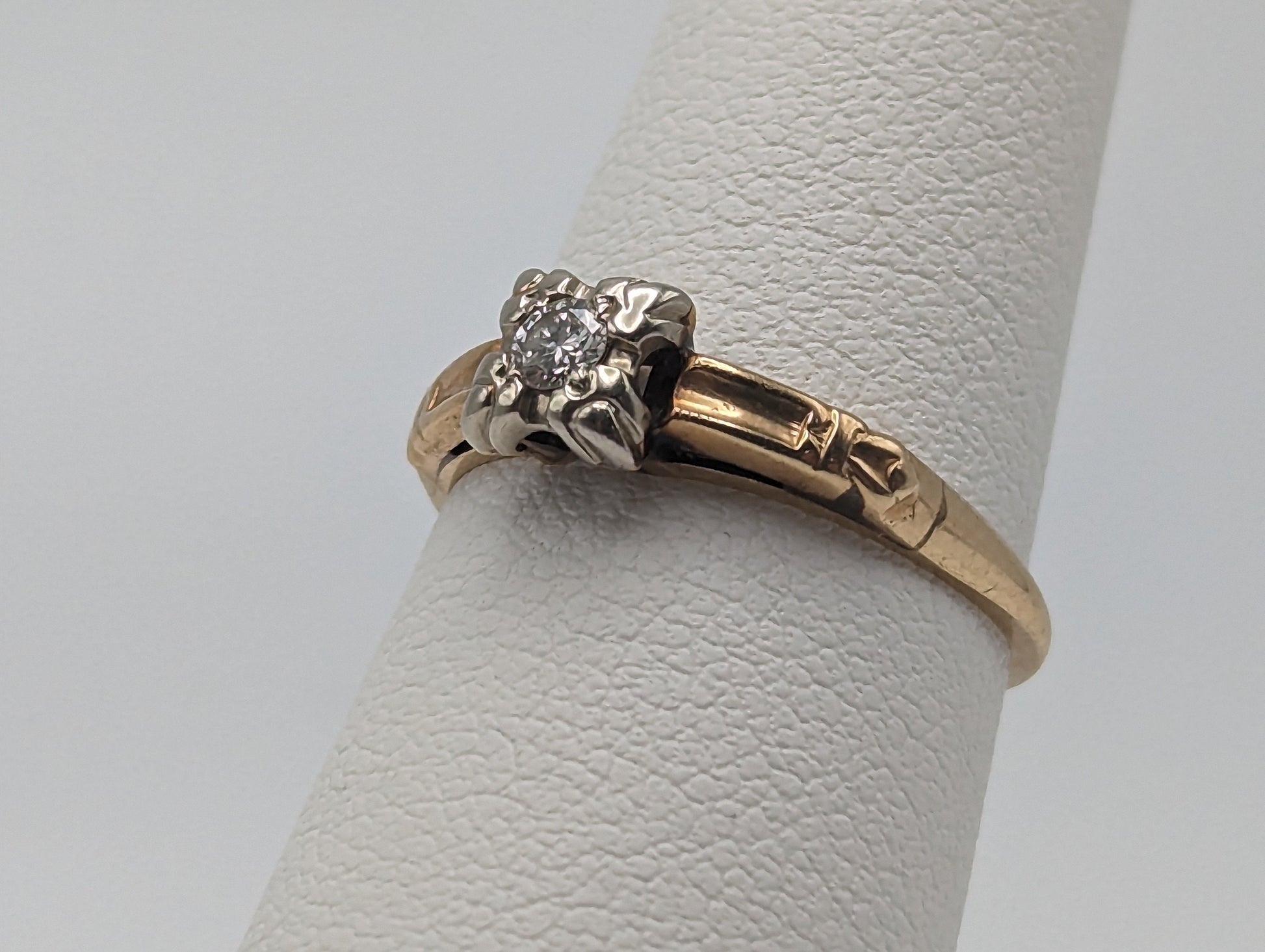 Vintage 1940s 14k Diamond Solitaire Engagement Ring. Diamond Wedding Ring