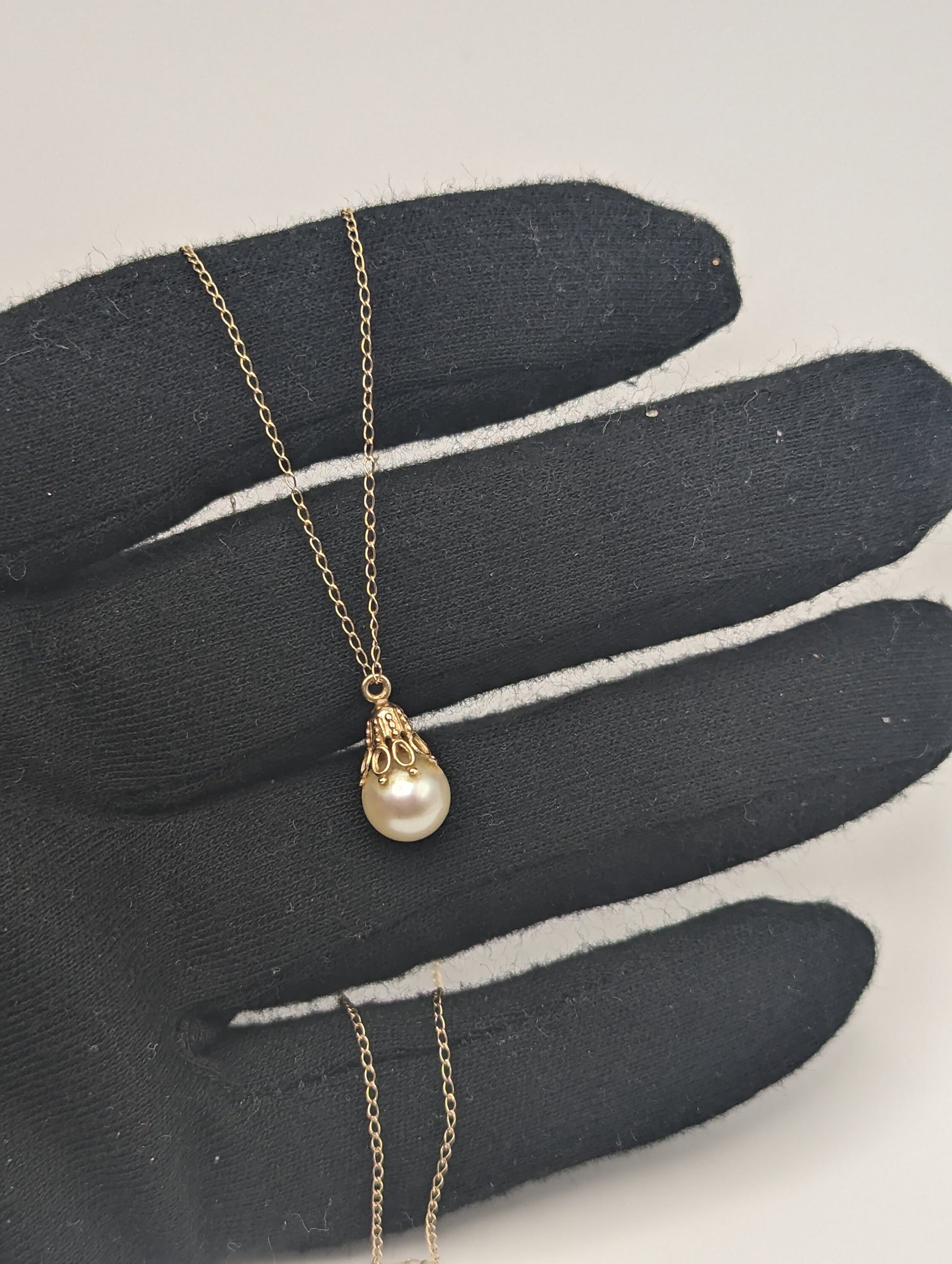 14k Yellow Gold Pearl Pendant Necklace. Gold Pearl Chain. 14k Womens Pearl Pendant + 14k Yellow Gold 19" Chain.