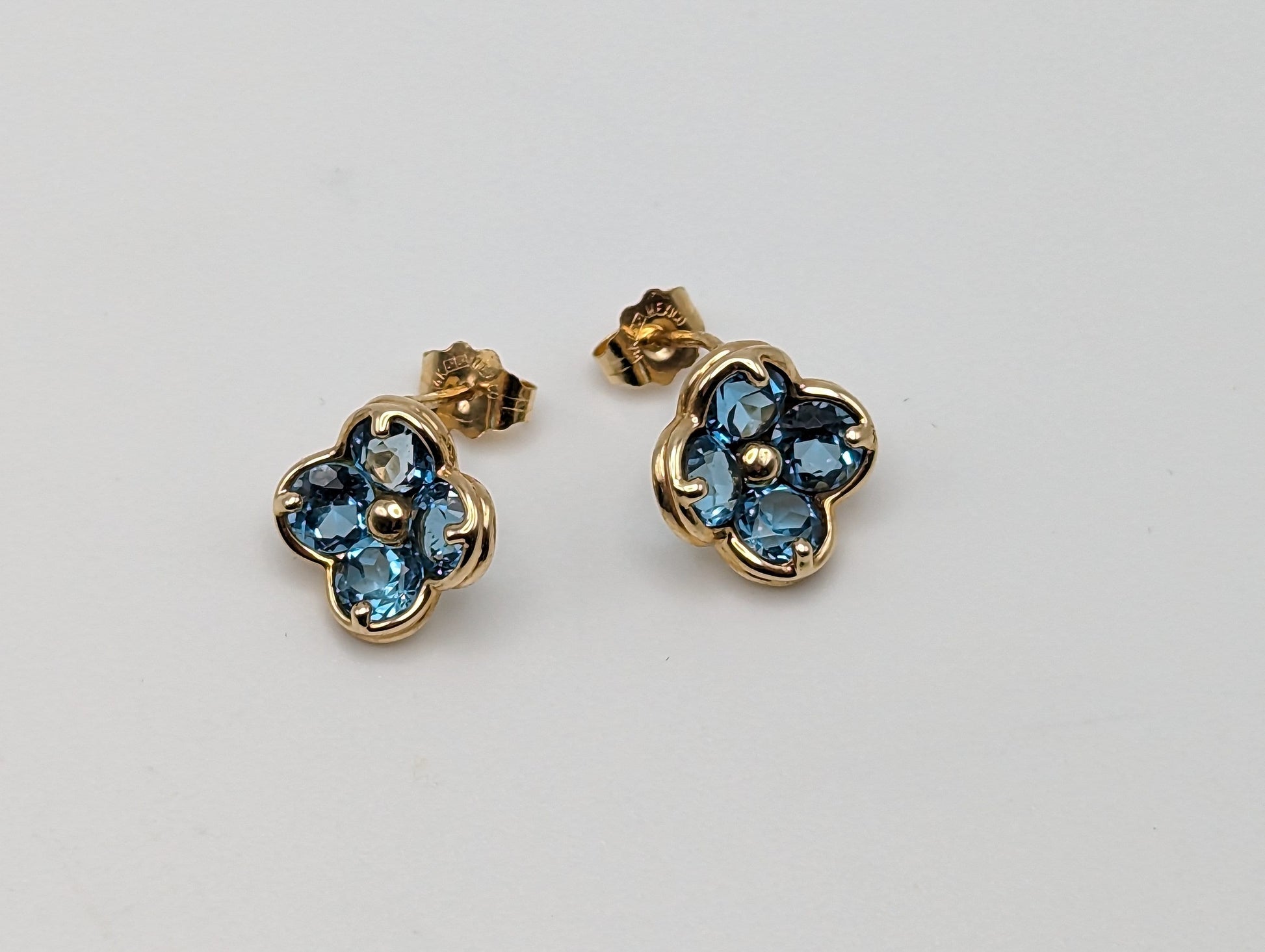 14k Gold Blue Topaz Daisy Flower Clover Earrings. 14k Yellow Gold Flower Earrings.