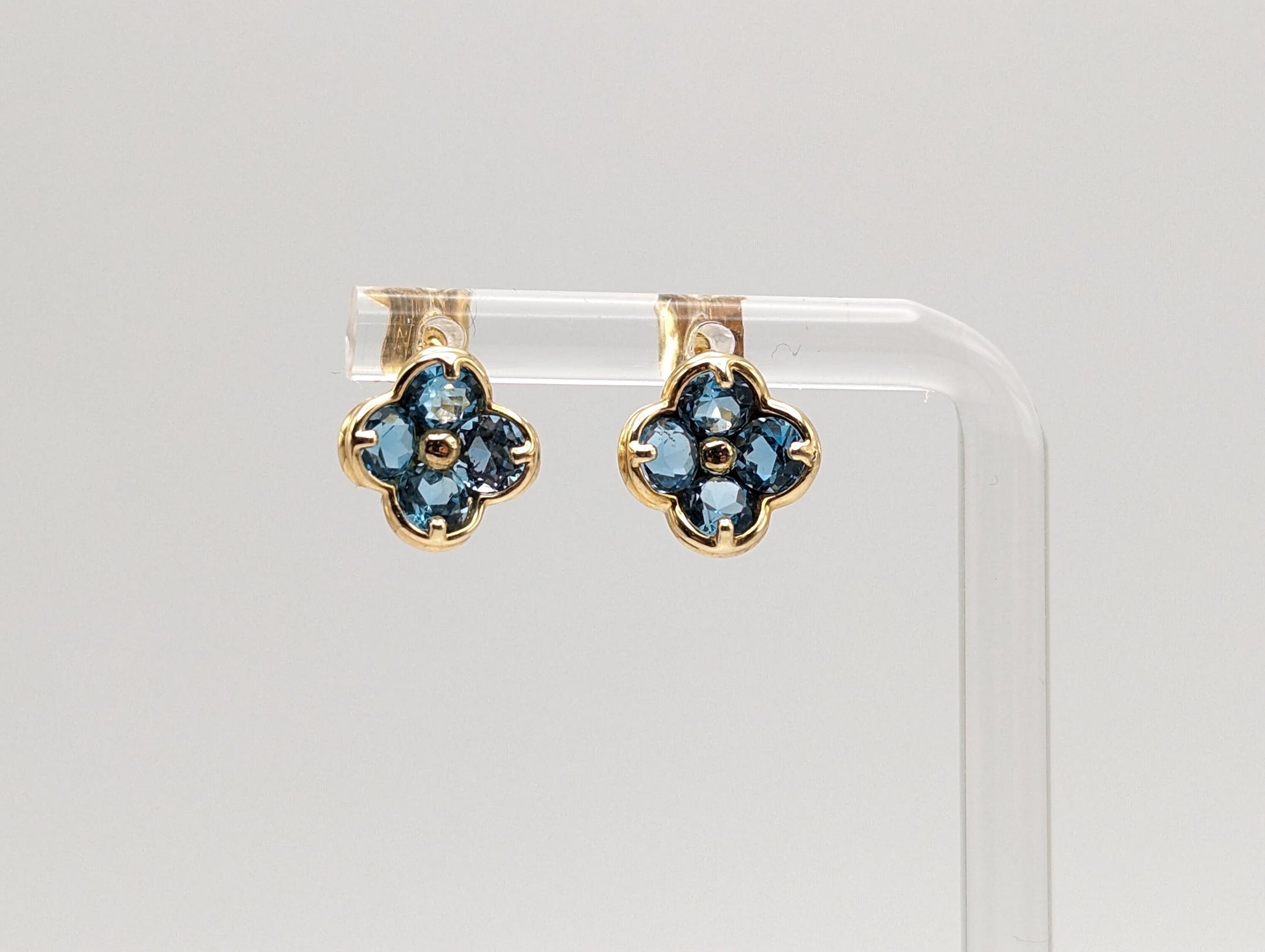 14k Gold Blue Topaz Daisy Flower Clover Earrings. 14k Yellow Gold Flower Earrings.