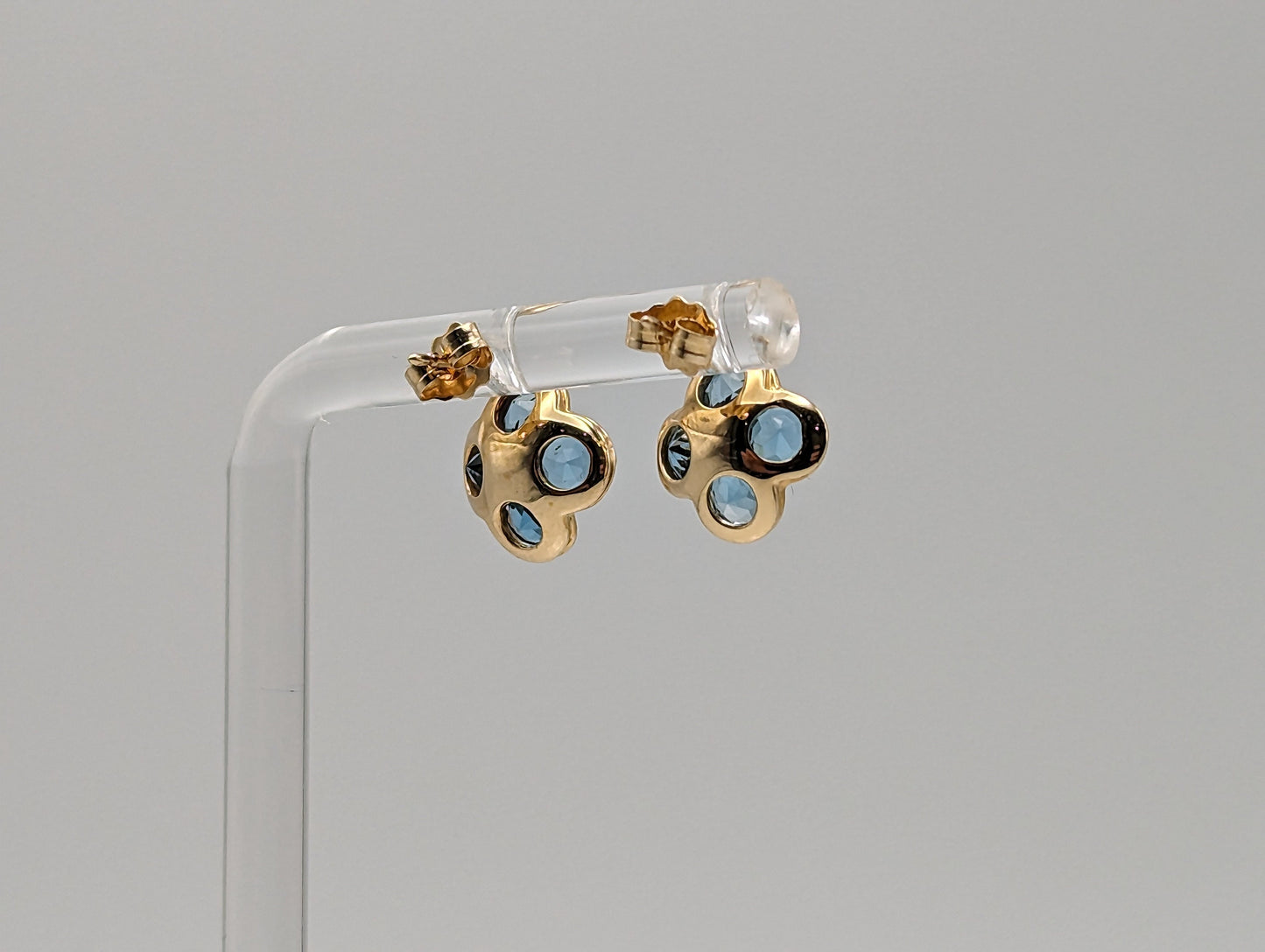 14k Gold Blue Topaz Daisy Flower Clover Earrings. 14k Yellow Gold Flower Earrings.