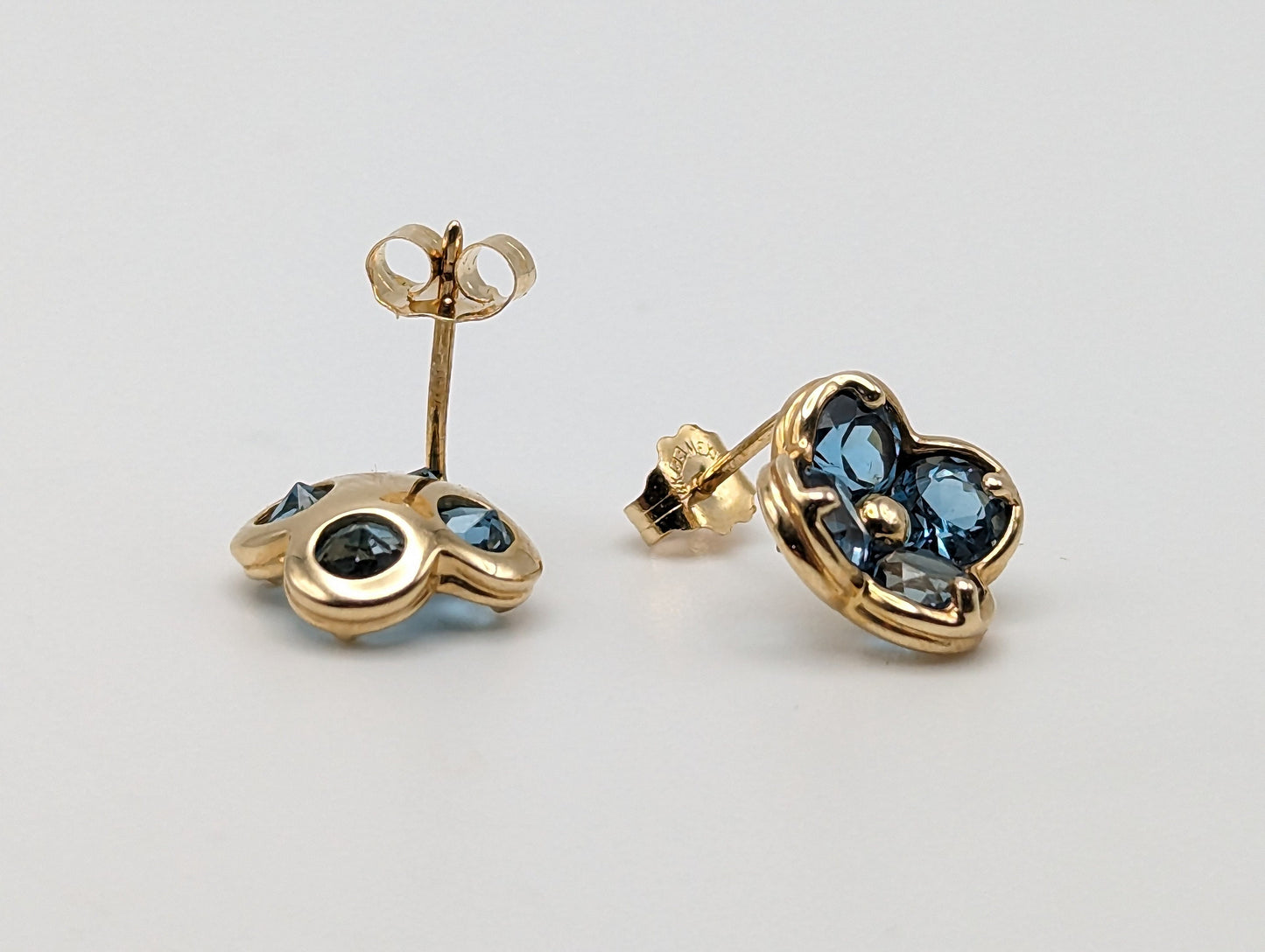 14k Gold Blue Topaz Daisy Flower Clover Earrings. 14k Yellow Gold Flower Earrings.