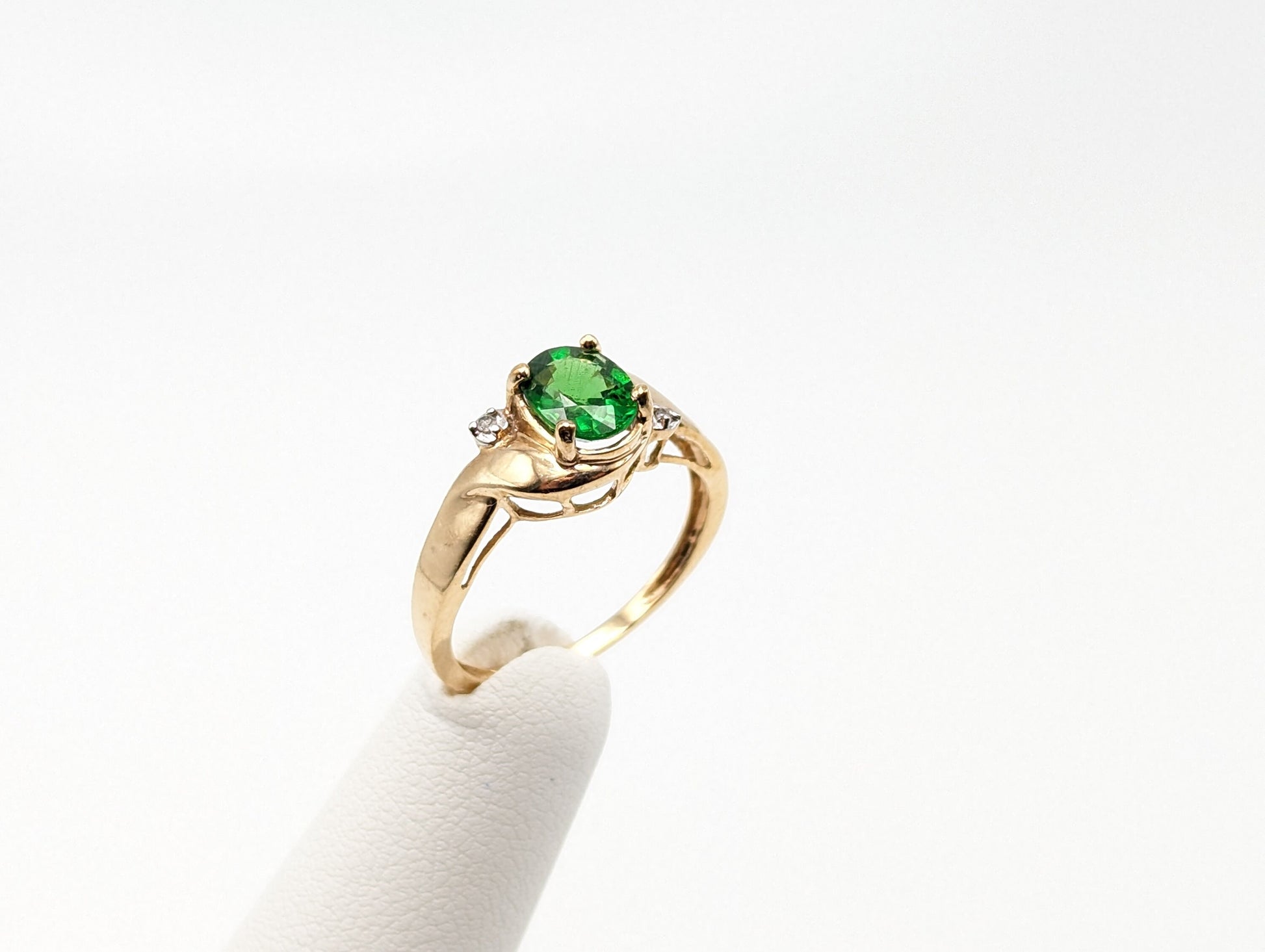 Vintage Green Spinal 10k Diamond Ring. 10k Spinal Ring. Vintage Green Spinal 10k Band.