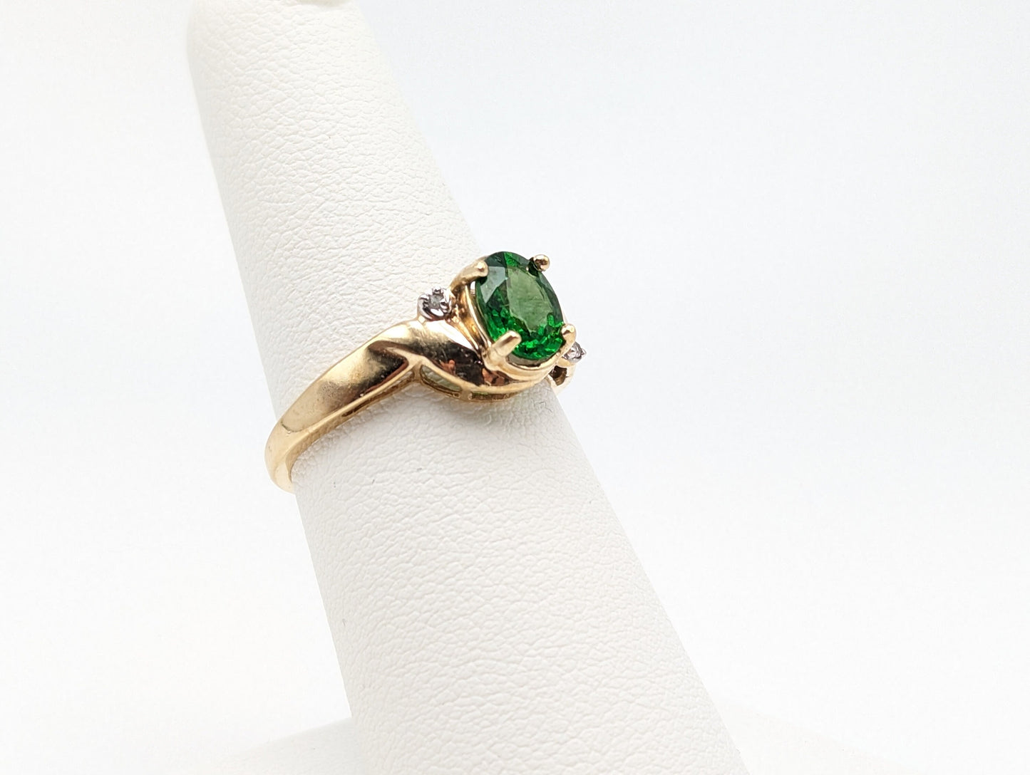 Vintage Green Spinal 10k Diamond Ring. 10k Spinal Ring. Vintage Green Spinal 10k Band.