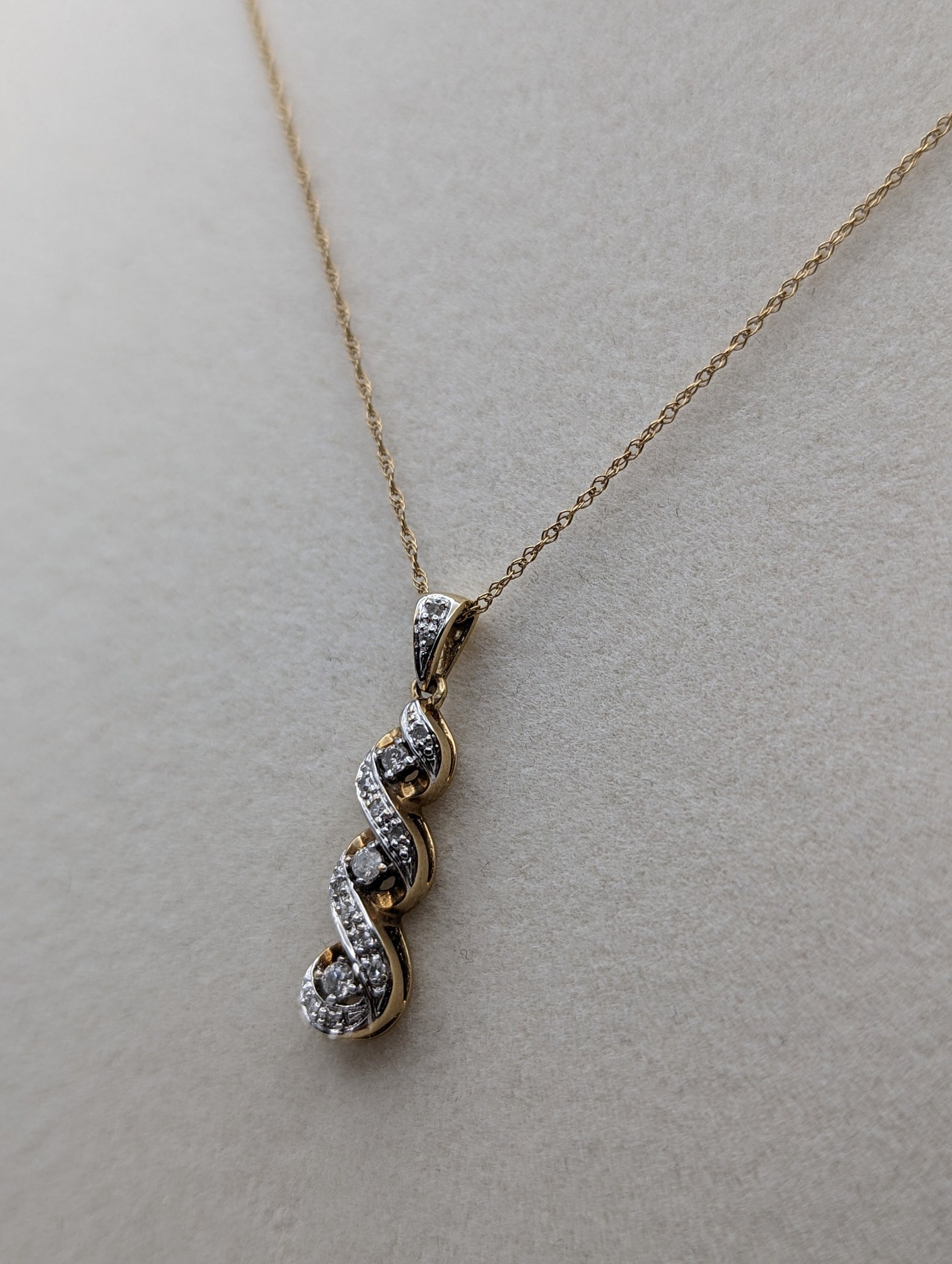 10k Yellow Gold .13ctw Diamond 3 Stone Journey Necklace Pendant. Yellow Gold Journey Pendant Necklace.