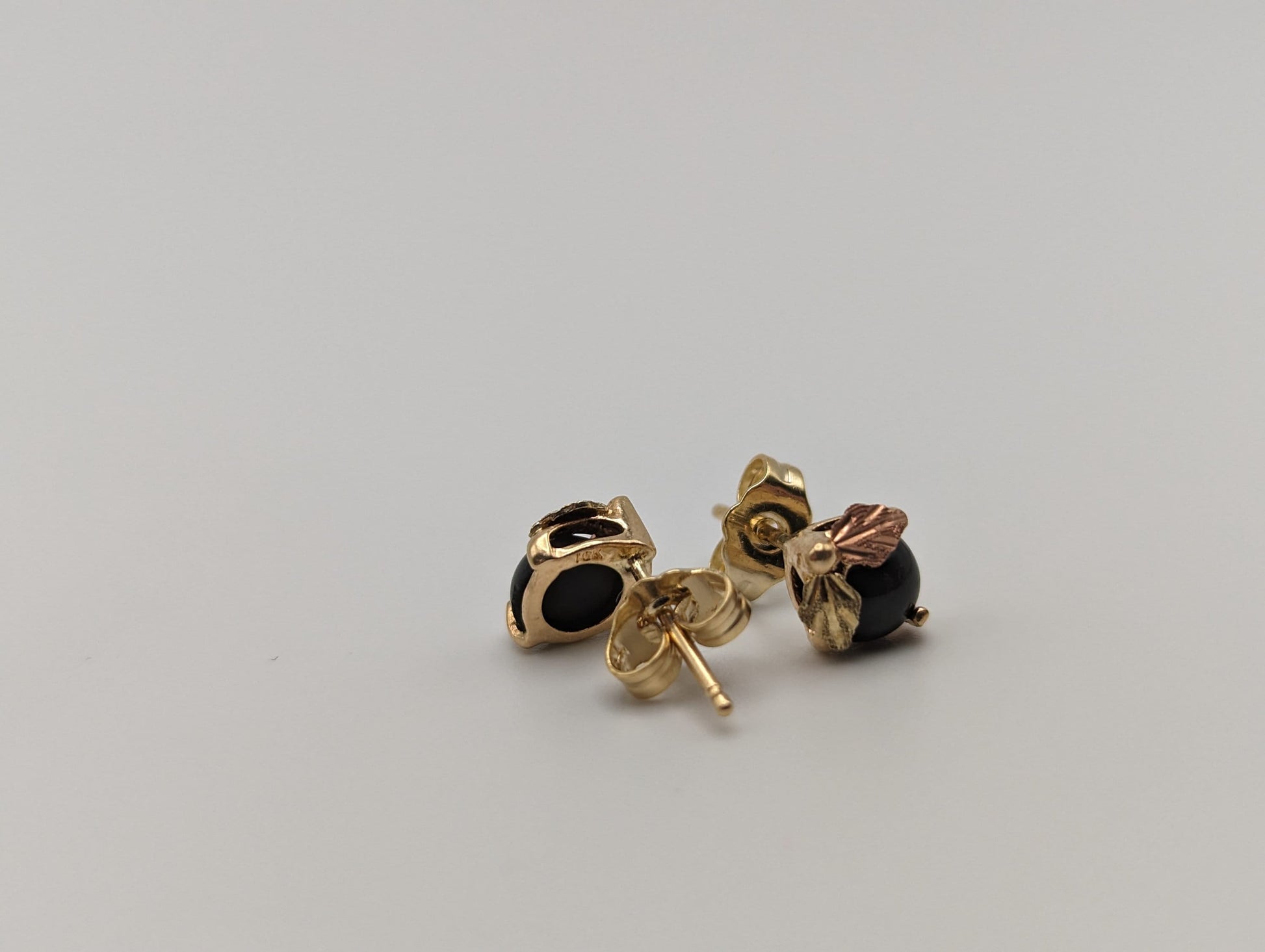 10k 12k Black Hills Gold Black Onyx Traditional Gold Vine Studs Earrings Post Design Earrings BHG