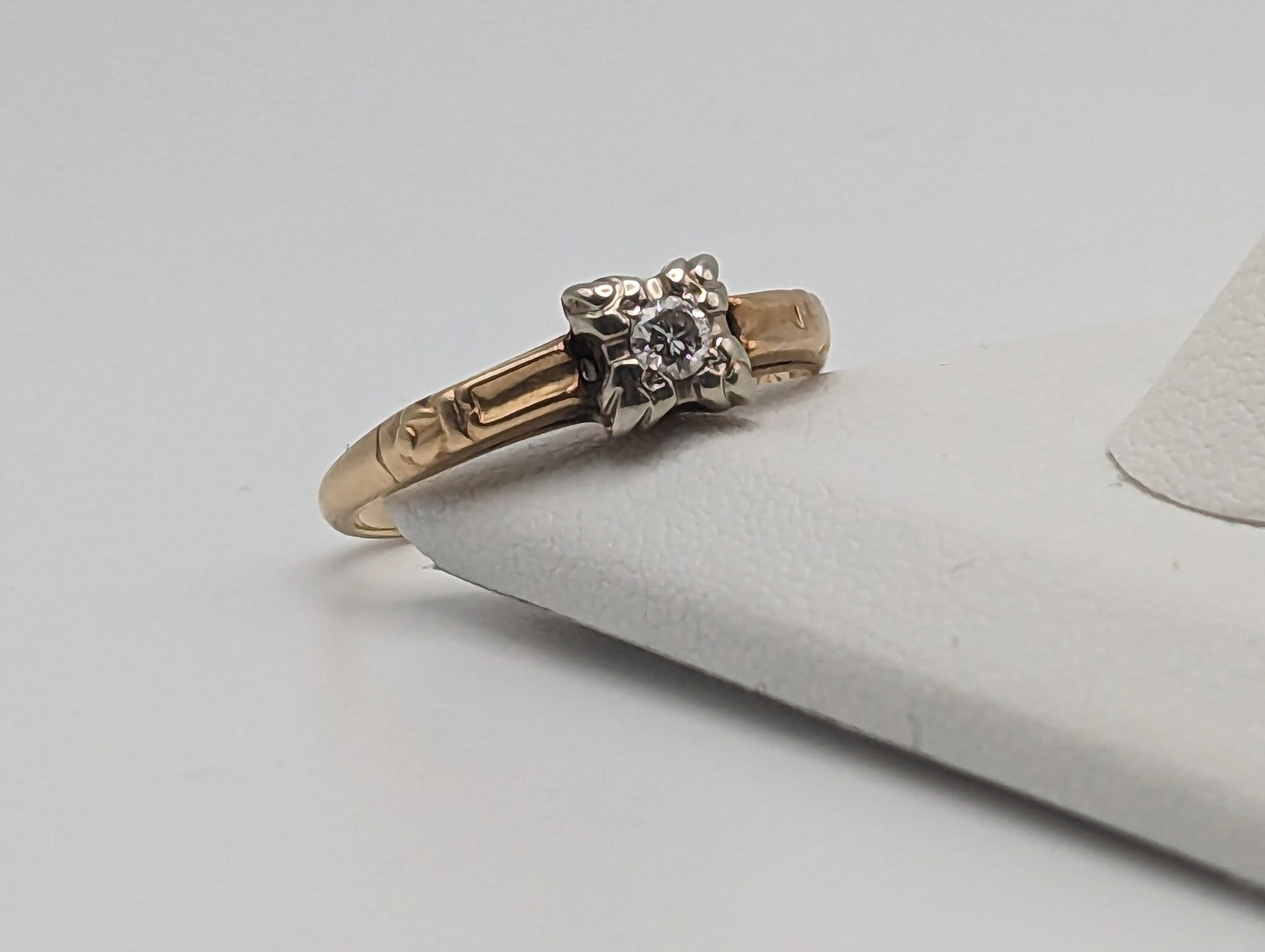 Vintage 1940s 14k Diamond Solitaire Engagement Ring. Diamond Wedding Ring