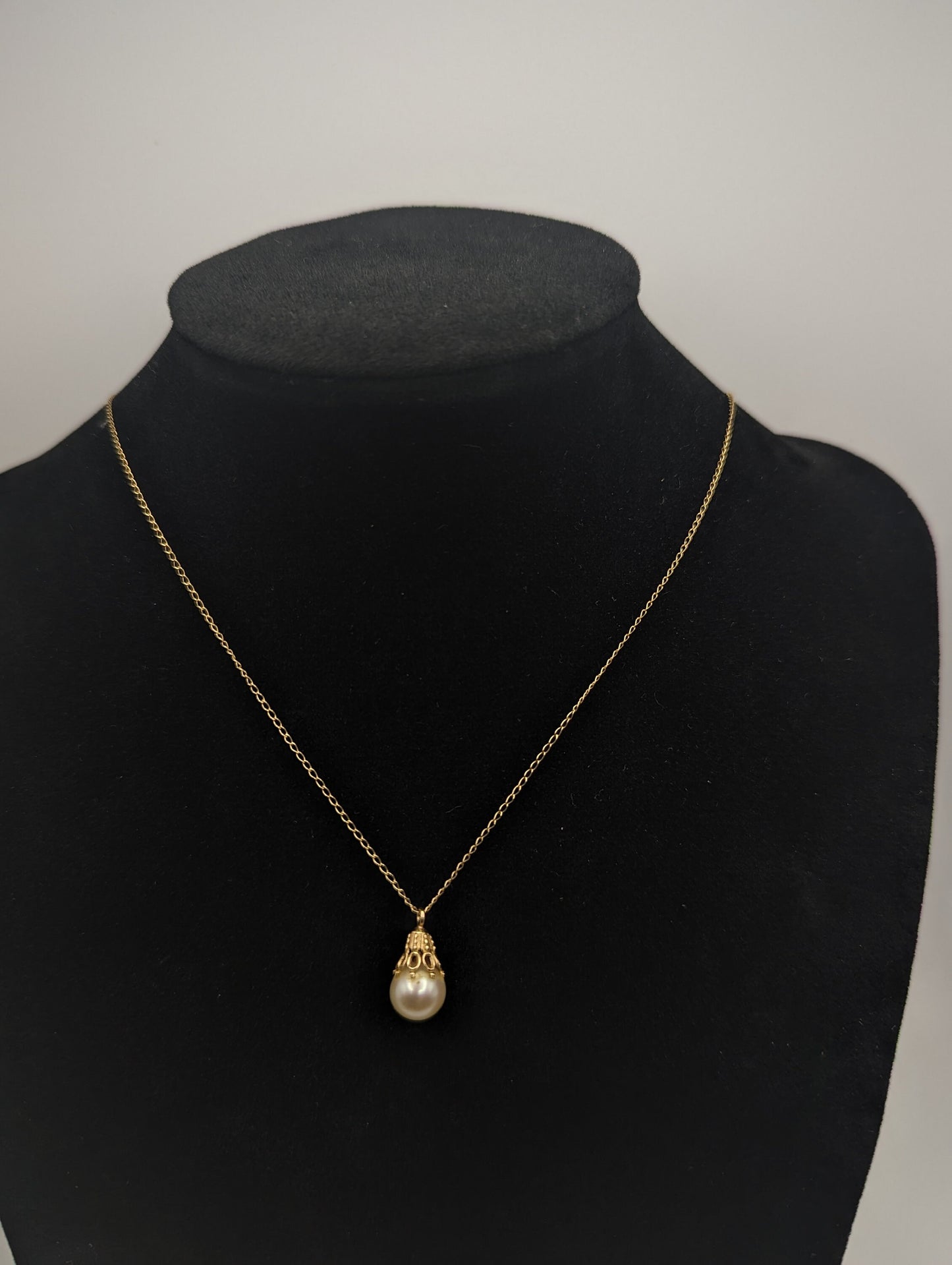 14k Yellow Gold Pearl Pendant Necklace. Gold Pearl Chain. 14k Womens Pearl Pendant + 14k Yellow Gold 19" Chain.