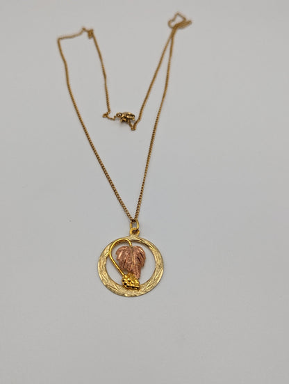10k 12k Black Hills Rose Gold Leaf & Vine Round Pendant w Necklace 12K GF Chain. 10k Black Hills Gold Vine Necklace Pendant
