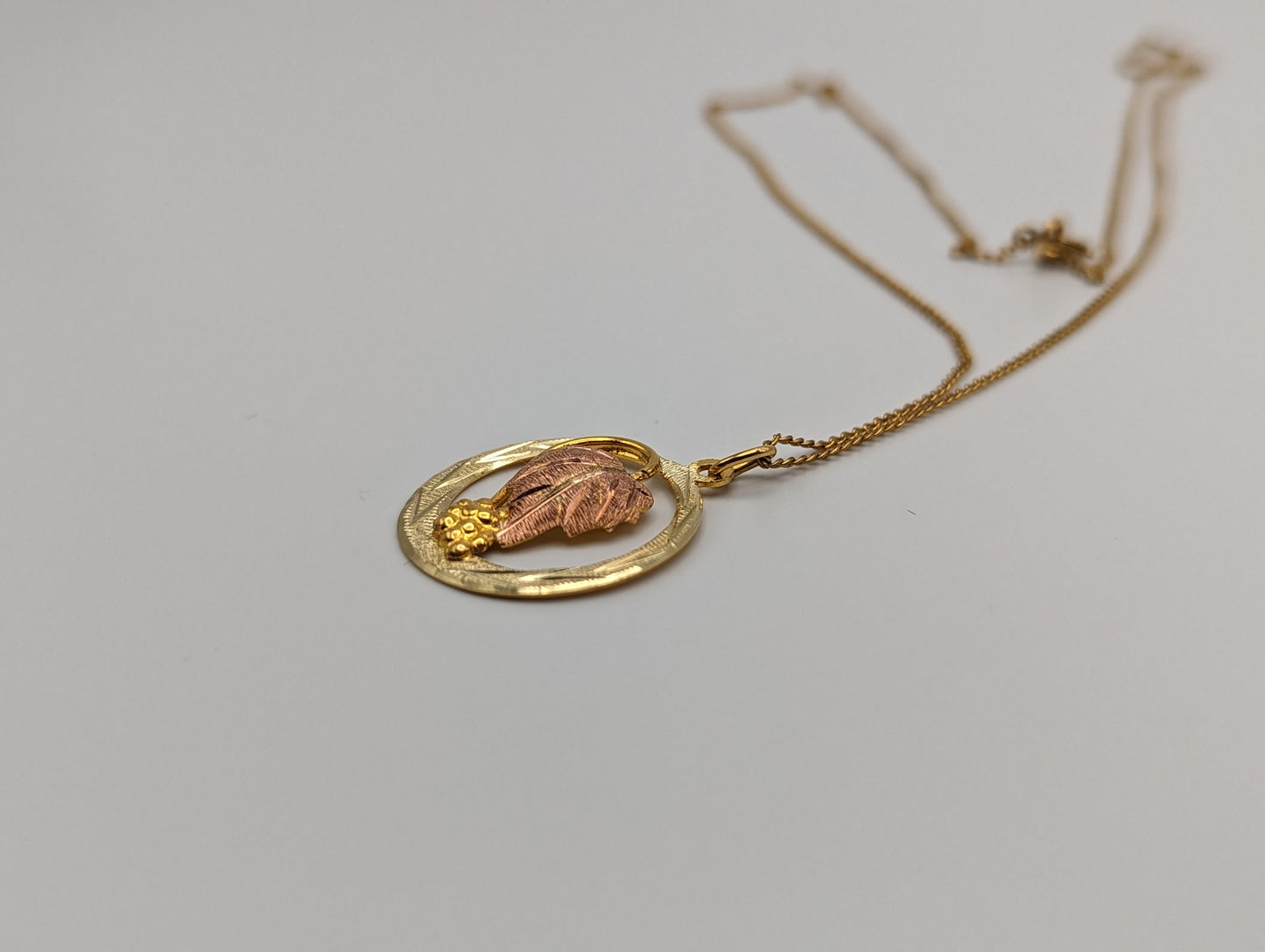 10k 12k Black Hills Rose Gold Leaf & Vine Round Pendant w Necklace 12K GF Chain. 10k Black Hills Gold Vine Necklace Pendant