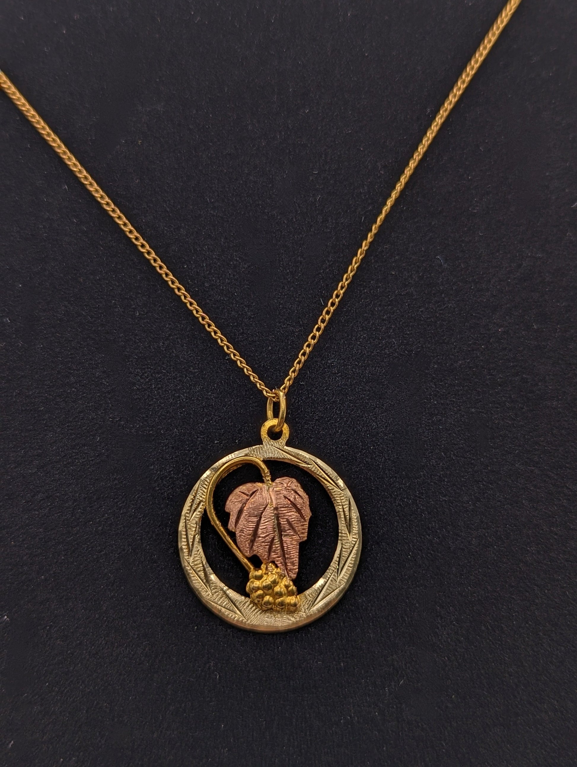 10k 12k Black Hills Rose Gold Leaf & Vine Round Pendant w Necklace 12K GF Chain. 10k Black Hills Gold Vine Necklace Pendant