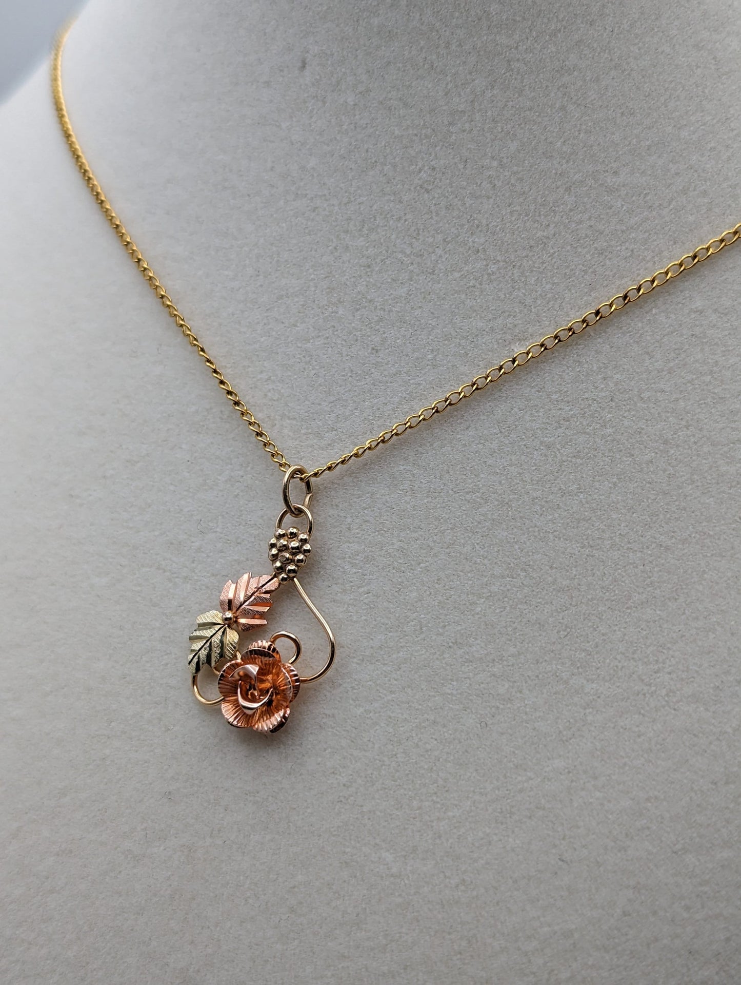 10k 12k Black Hills Rose Gold Leaf & Vine Pendant w Necklace 12K GF Chain. 10k Black Hills Gold Rose Vine Necklace Pendant