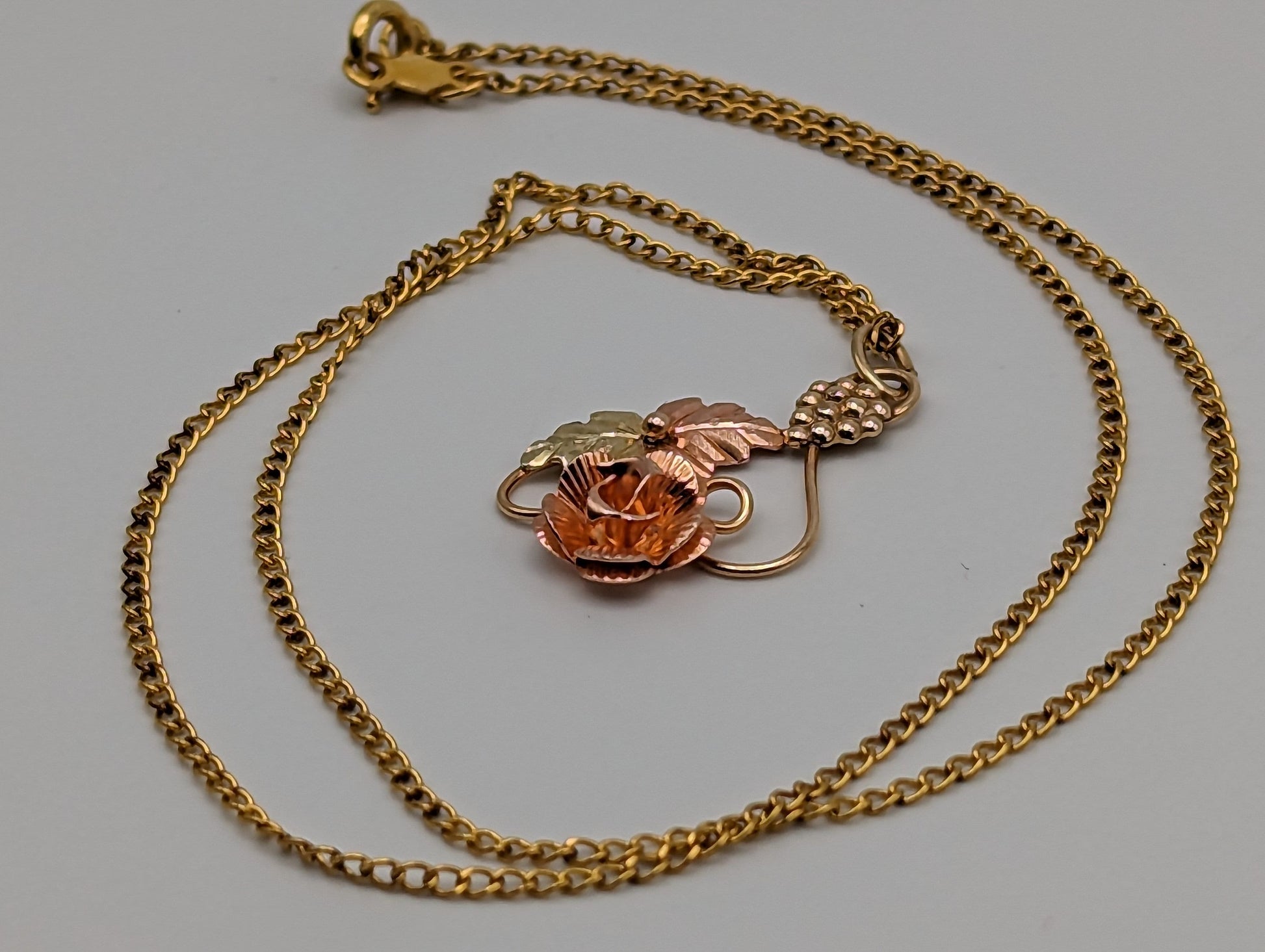 10k 12k Black Hills Rose Gold Leaf & Vine Pendant w Necklace 12K GF Chain. 10k Black Hills Gold Rose Vine Necklace Pendant