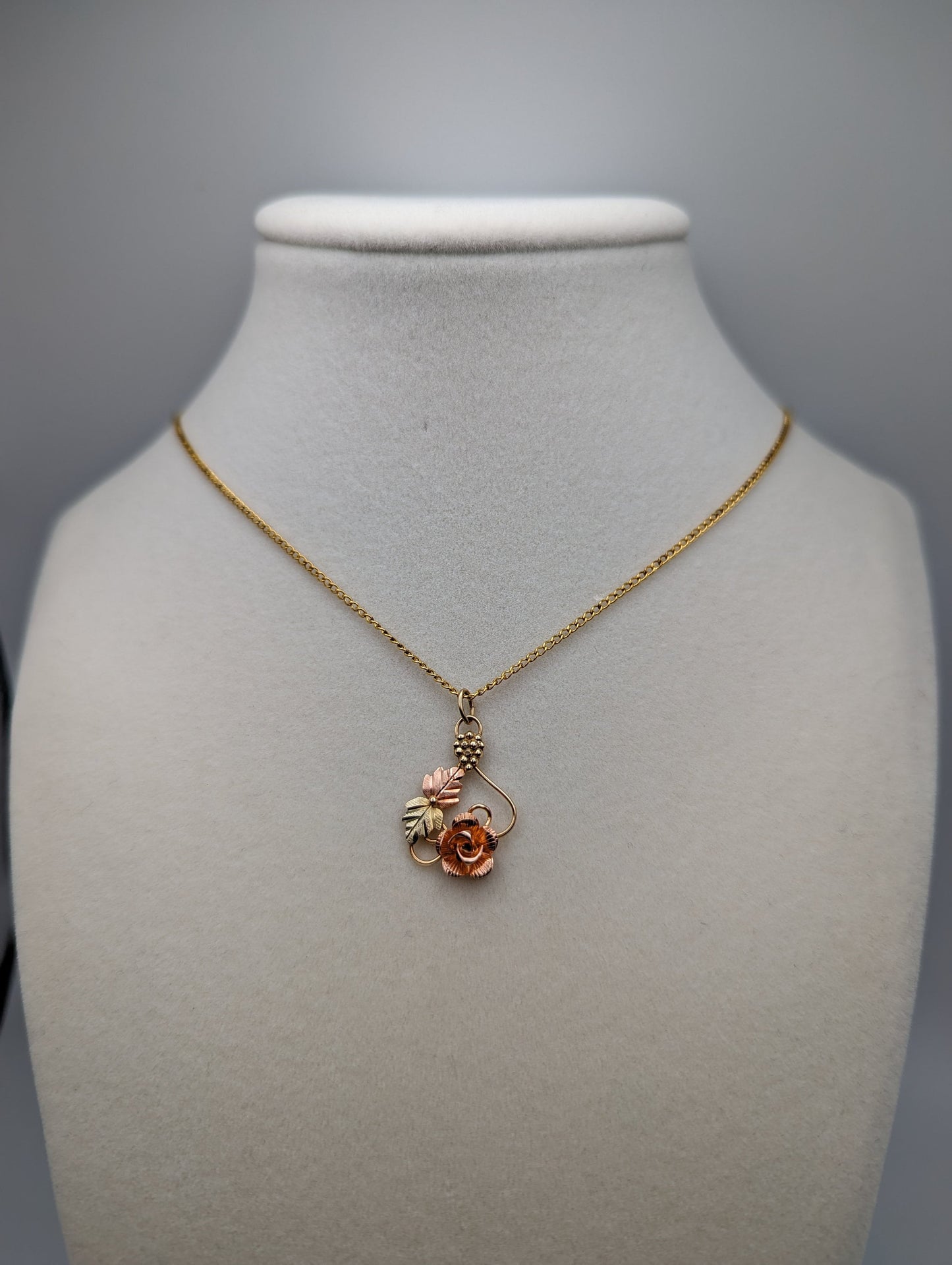 10k 12k Black Hills Rose Gold Leaf & Vine Pendant w Necklace 12K GF Chain. 10k Black Hills Gold Rose Vine Necklace Pendant