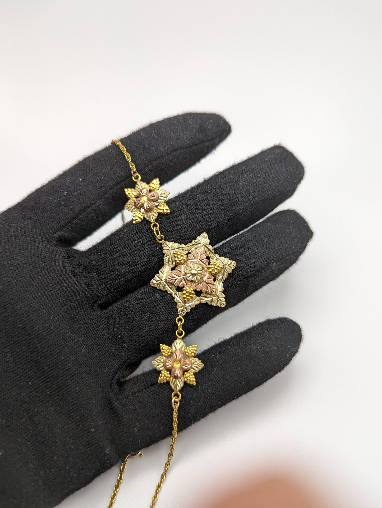 10k 12k Very Large Black Hills Green Rose Gold Leaf & Vine Pendant w Necklace Chain. 10k Black Hills Gold Vine Necklace Pendant