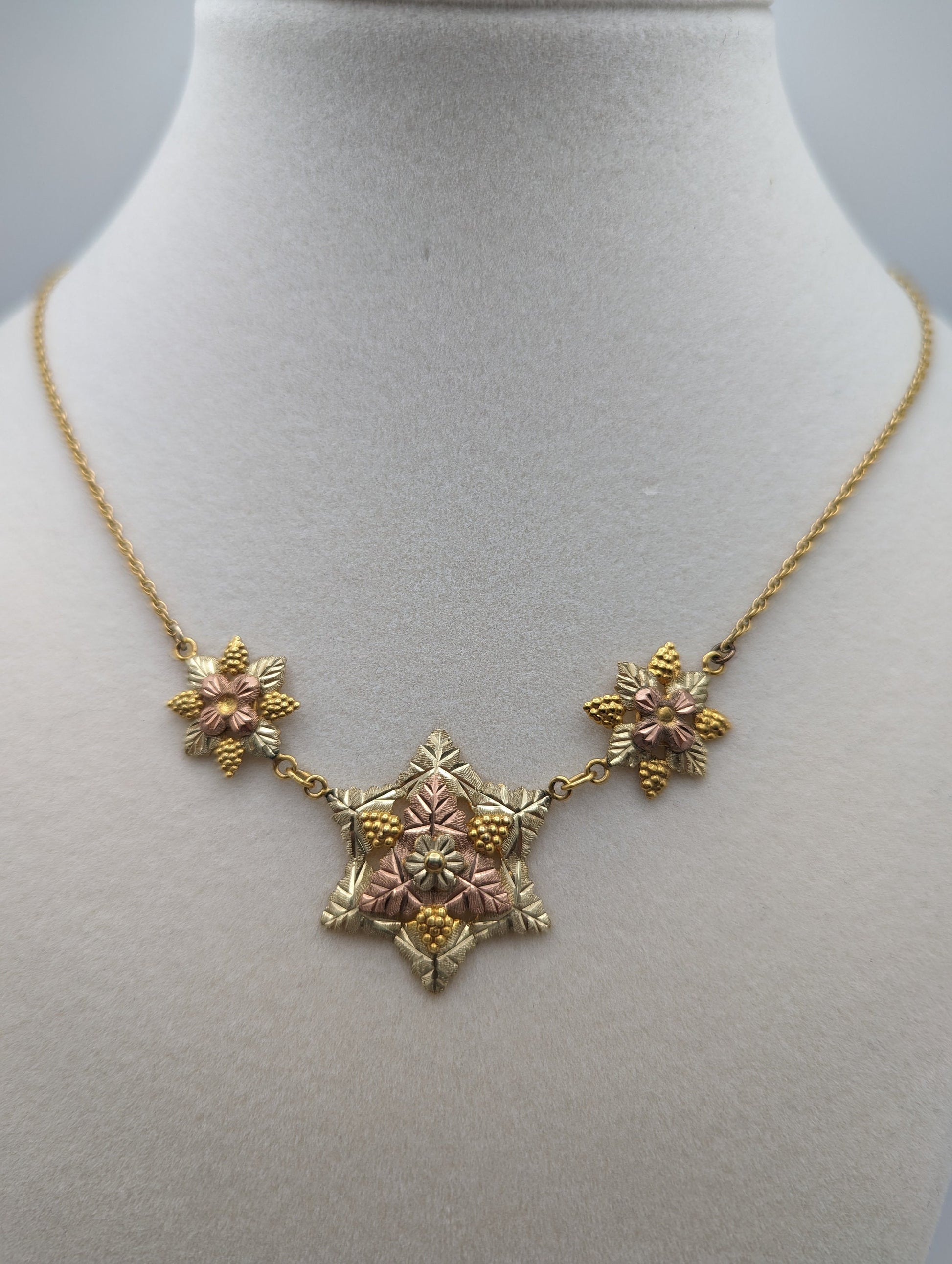 10k 12k Very Large Black Hills Green Rose Gold Leaf & Vine Pendant w Necklace Chain. 10k Black Hills Gold Vine Necklace Pendant