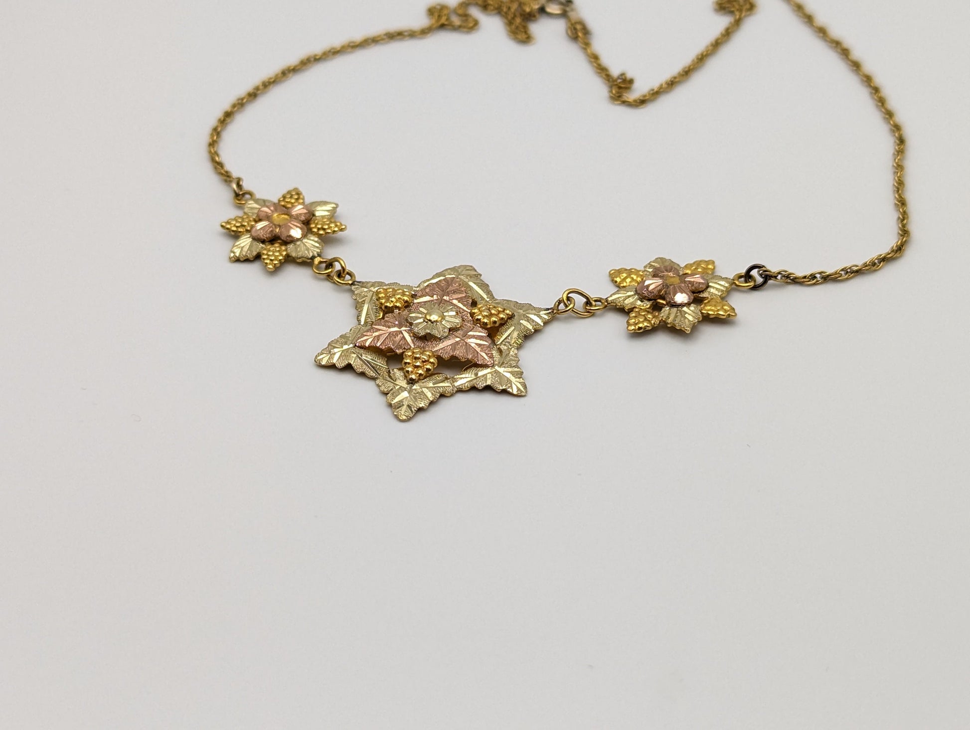 10k 12k Very Large Black Hills Green Rose Gold Leaf & Vine Pendant w Necklace Chain. 10k Black Hills Gold Vine Necklace Pendant