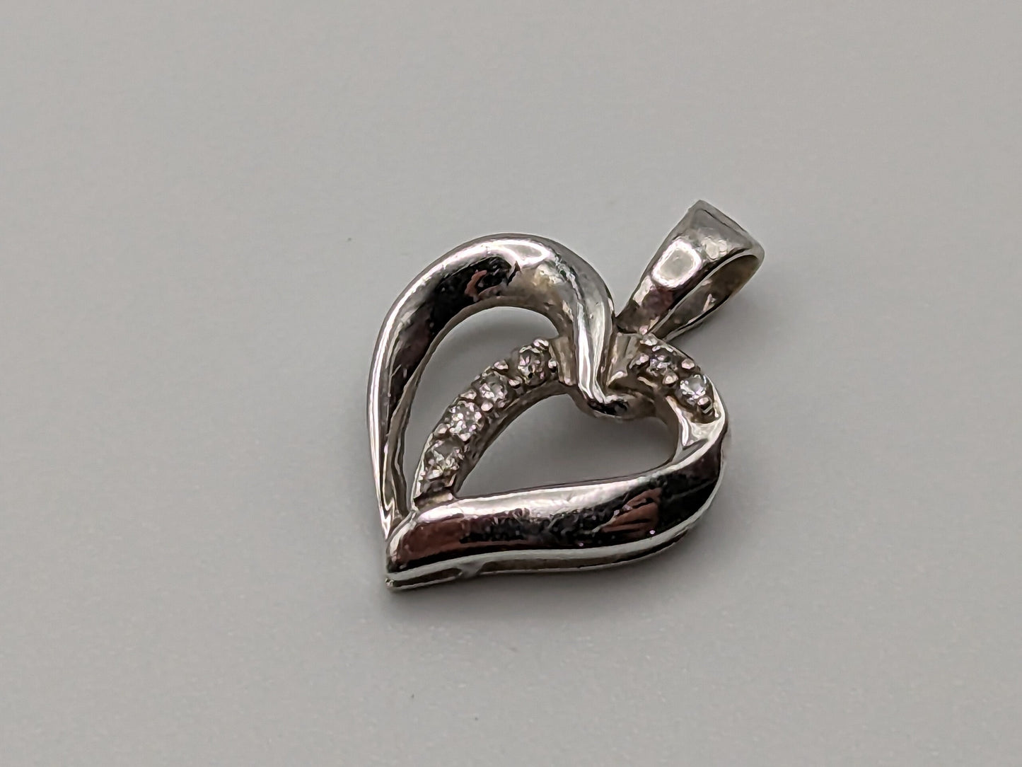 10K White Gold Diamond Heart Pendant. 10k Heart Pendant. 10k Womens White Gold Heart Pendant.