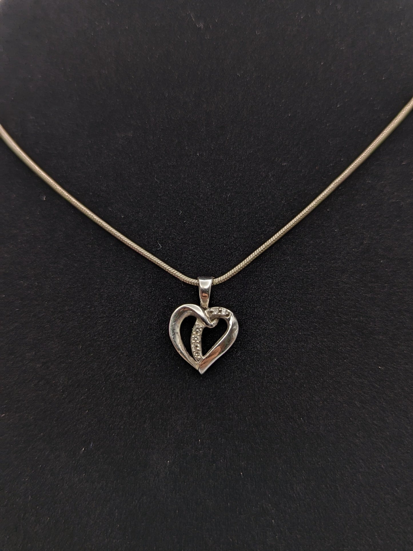 10K White Gold Diamond Heart Pendant. 10k Heart Pendant. 10k Womens White Gold Heart Pendant.