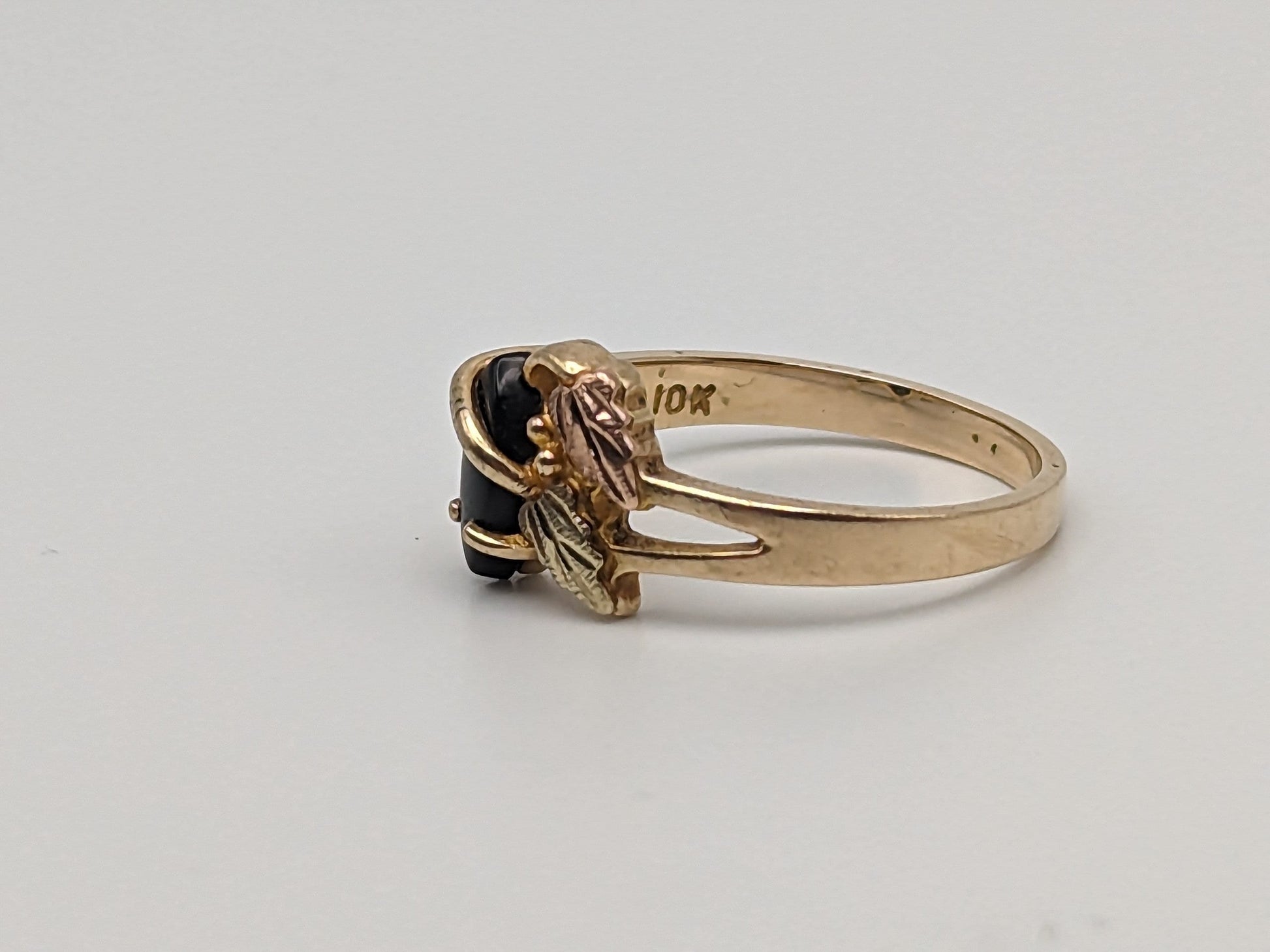 10k 12k Black Hills Gold Black Onyx Ring Leaf Vine Ring Womens wedding Band