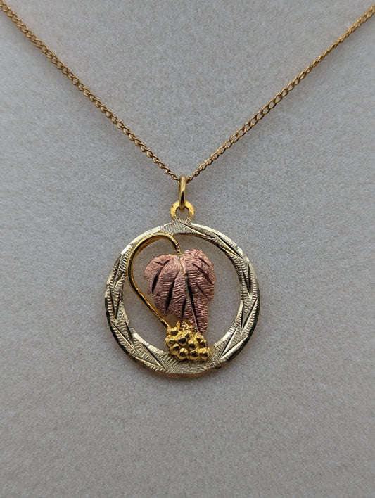 10k 12k Black Hills Rose Gold Leaf & Vine Round Pendant w Necklace 12K GF Chain. 10k Black Hills Gold Vine Necklace Pendant