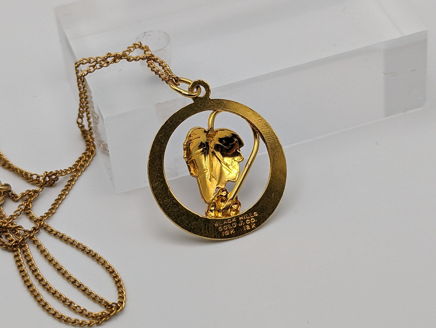 10k 12k Black Hills Rose Gold Leaf & Vine Round Pendant w Necklace 12K GF Chain. 10k Black Hills Gold Vine Necklace Pendant