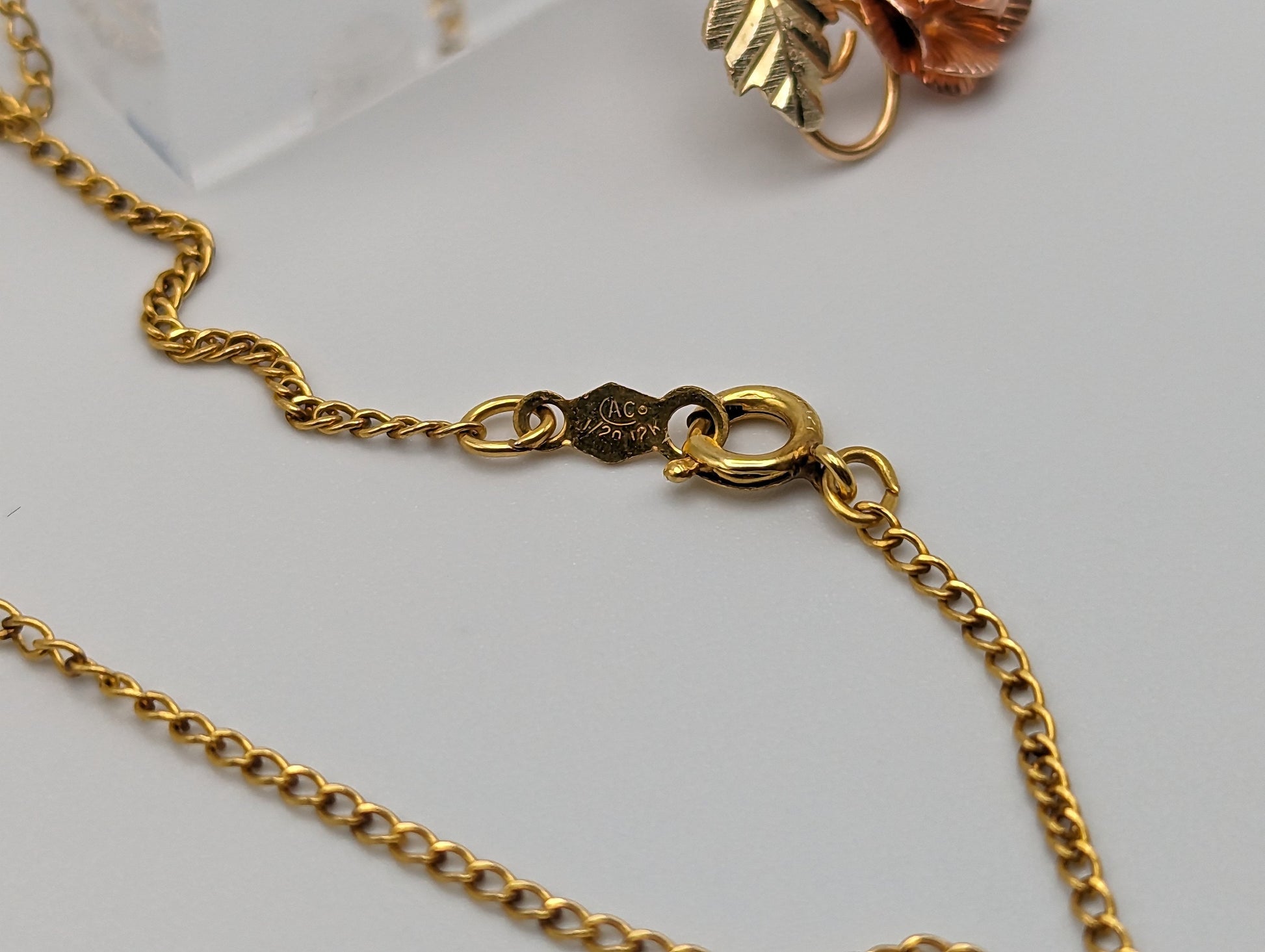 10k 12k Black Hills Rose Gold Leaf & Vine Pendant w Necklace 12K GF Chain. 10k Black Hills Gold Rose Vine Necklace Pendant