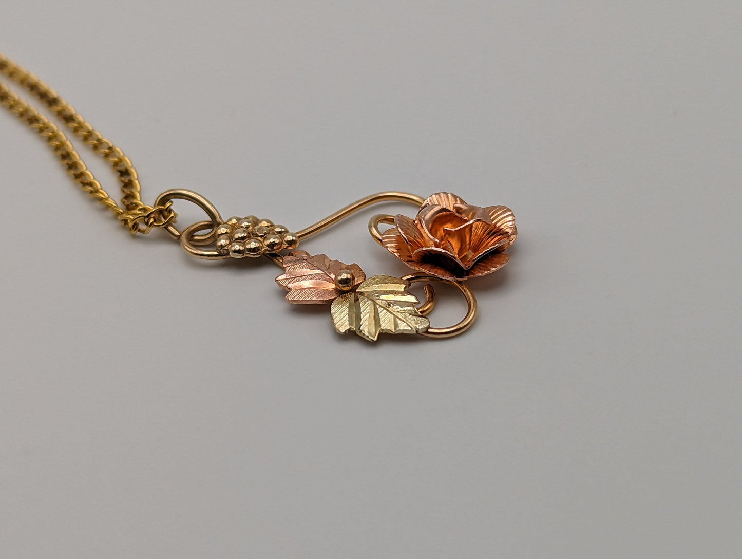 10k 12k Black Hills Rose Gold Leaf & Vine Pendant w Necklace 12K GF Chain. 10k Black Hills Gold Rose Vine Necklace Pendant