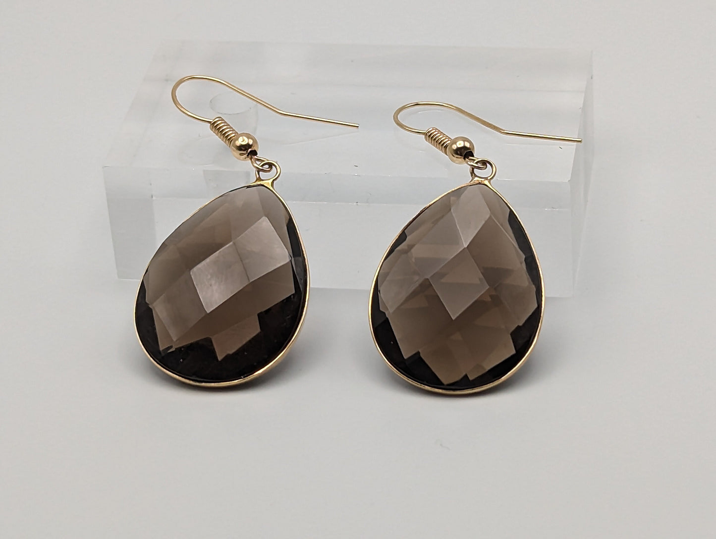 14k Brown Smoky Topaz Pear Shape Earrings. 14k Yellow Gold Topaz Dangel Earrings.