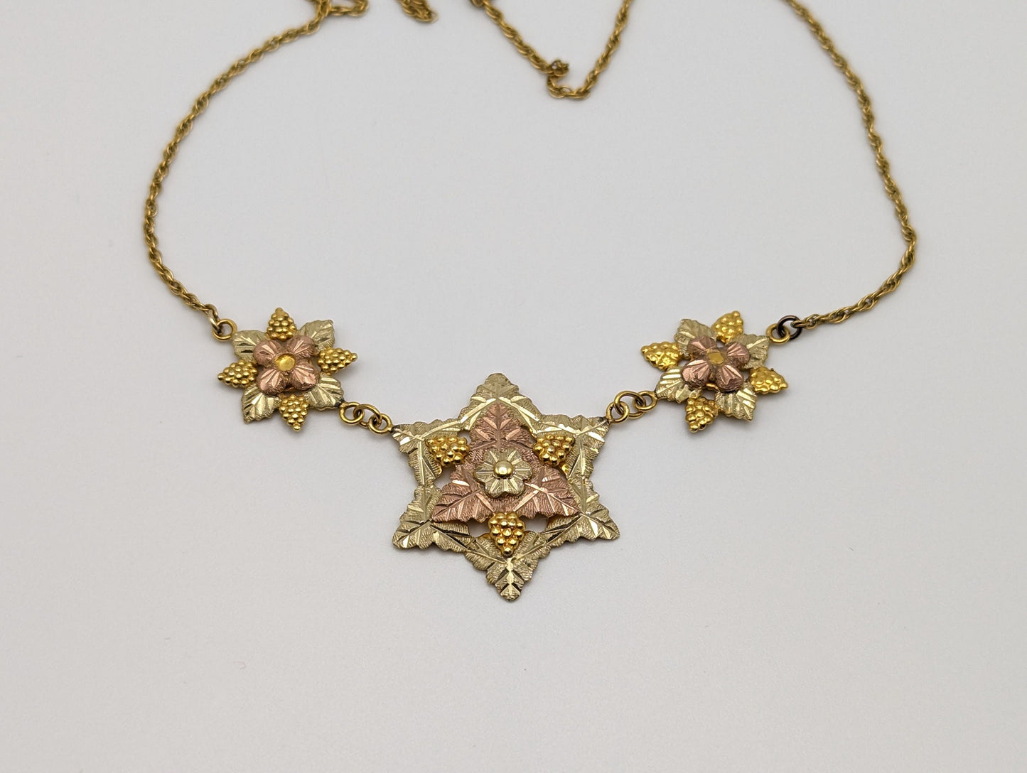 10k 12k Very Large Black Hills Green Rose Gold Leaf & Vine Pendant w Necklace Chain. 10k Black Hills Gold Vine Necklace Pendant