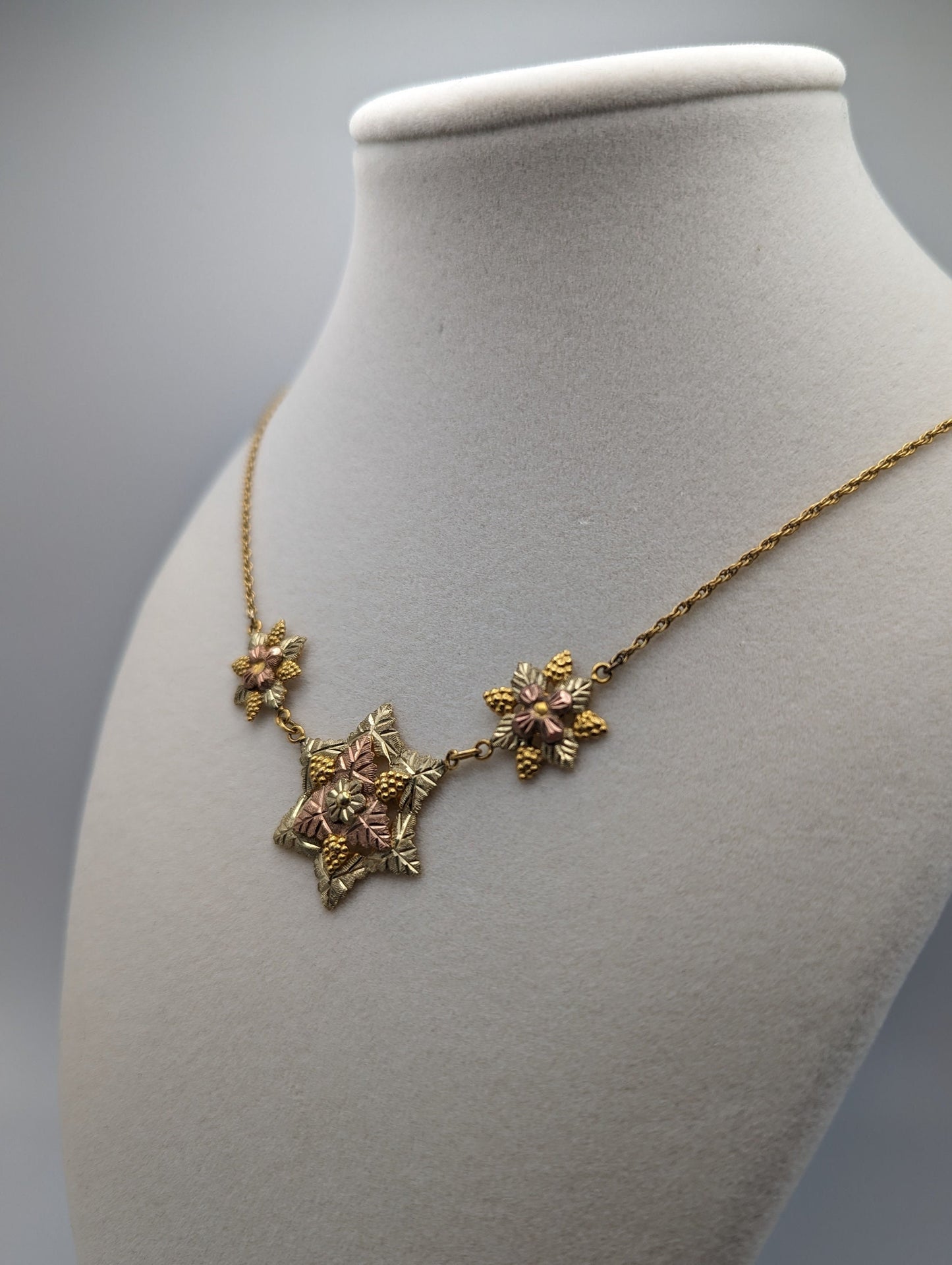 10k 12k Very Large Black Hills Green Rose Gold Leaf & Vine Pendant w Necklace Chain. 10k Black Hills Gold Vine Necklace Pendant