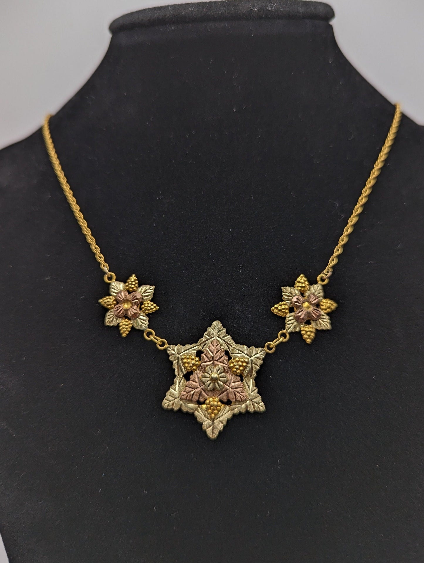 10k 12k Very Large Black Hills Green Rose Gold Leaf & Vine Pendant w Necklace Chain. 10k Black Hills Gold Vine Necklace Pendant