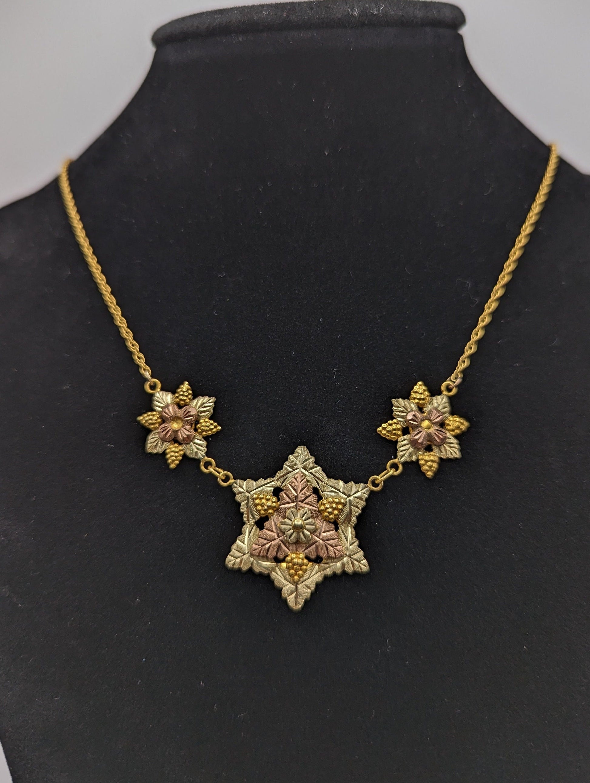 10k 12k Very Large Black Hills Green Rose Gold Leaf & Vine Pendant w Necklace Chain. 10k Black Hills Gold Vine Necklace Pendant