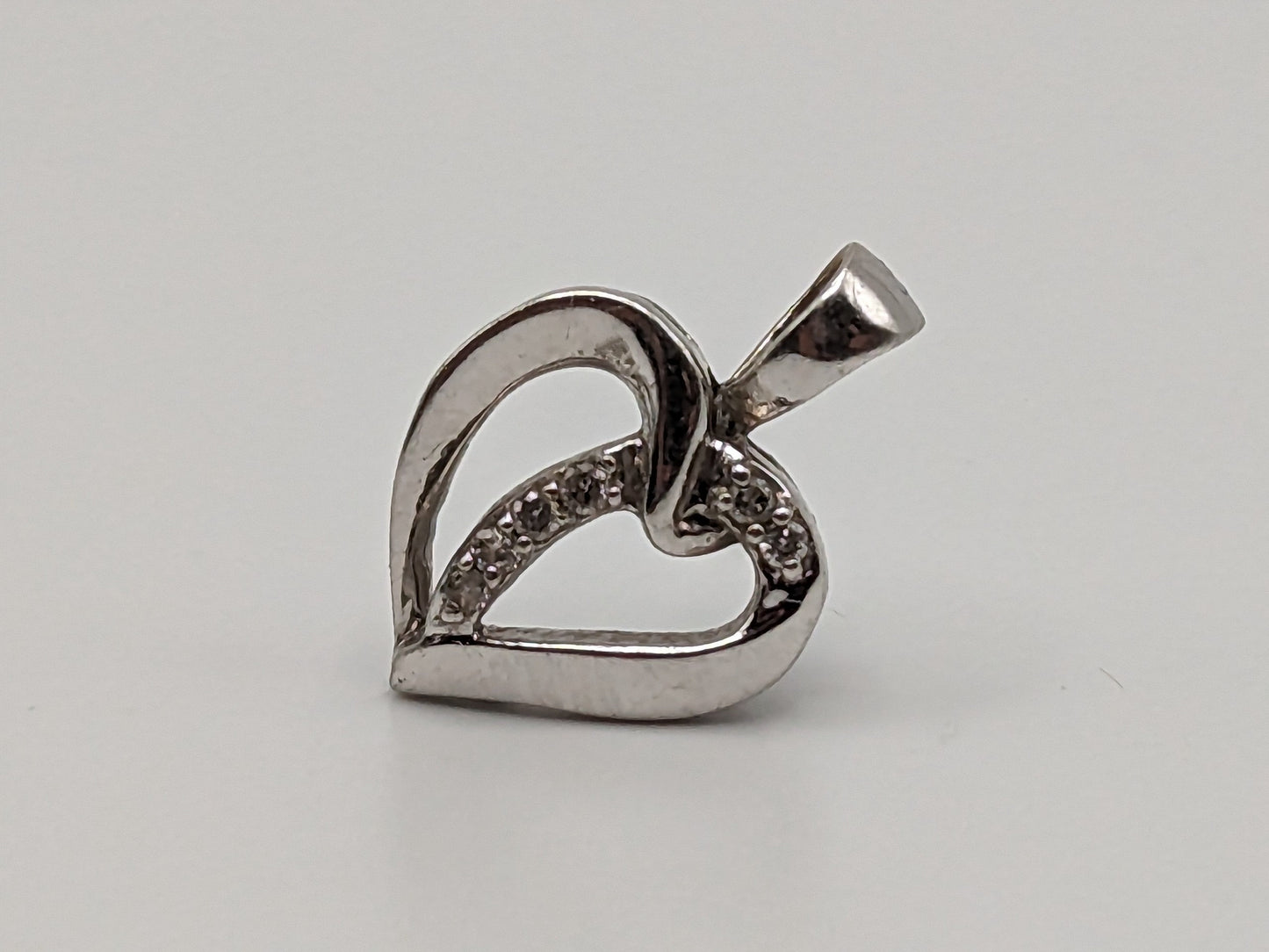 10K White Gold Diamond Heart Pendant. 10k Heart Pendant. 10k Womens White Gold Heart Pendant.