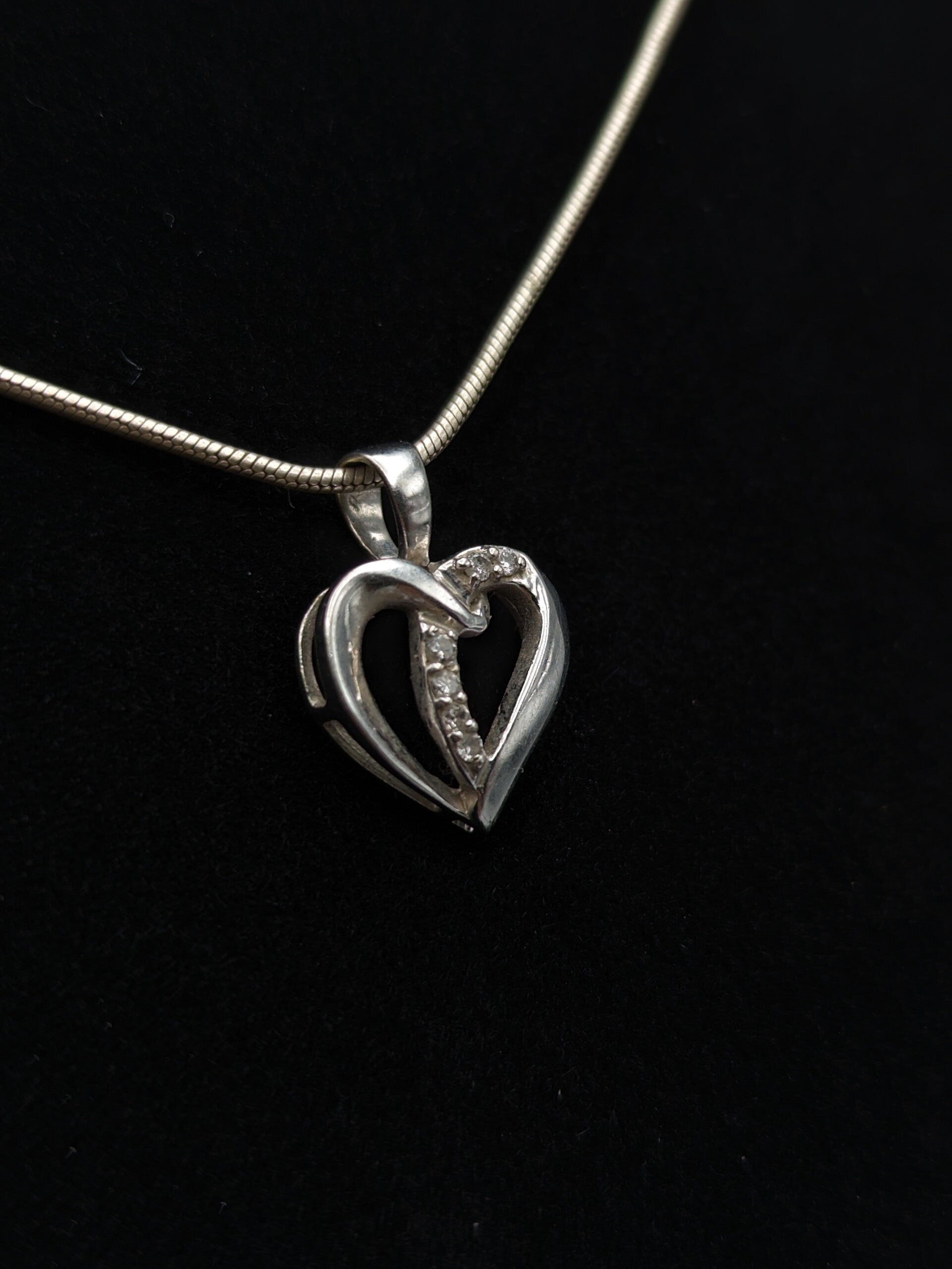 10K White Gold Diamond Heart Pendant. 10k Heart Pendant. 10k Womens White Gold Heart Pendant.